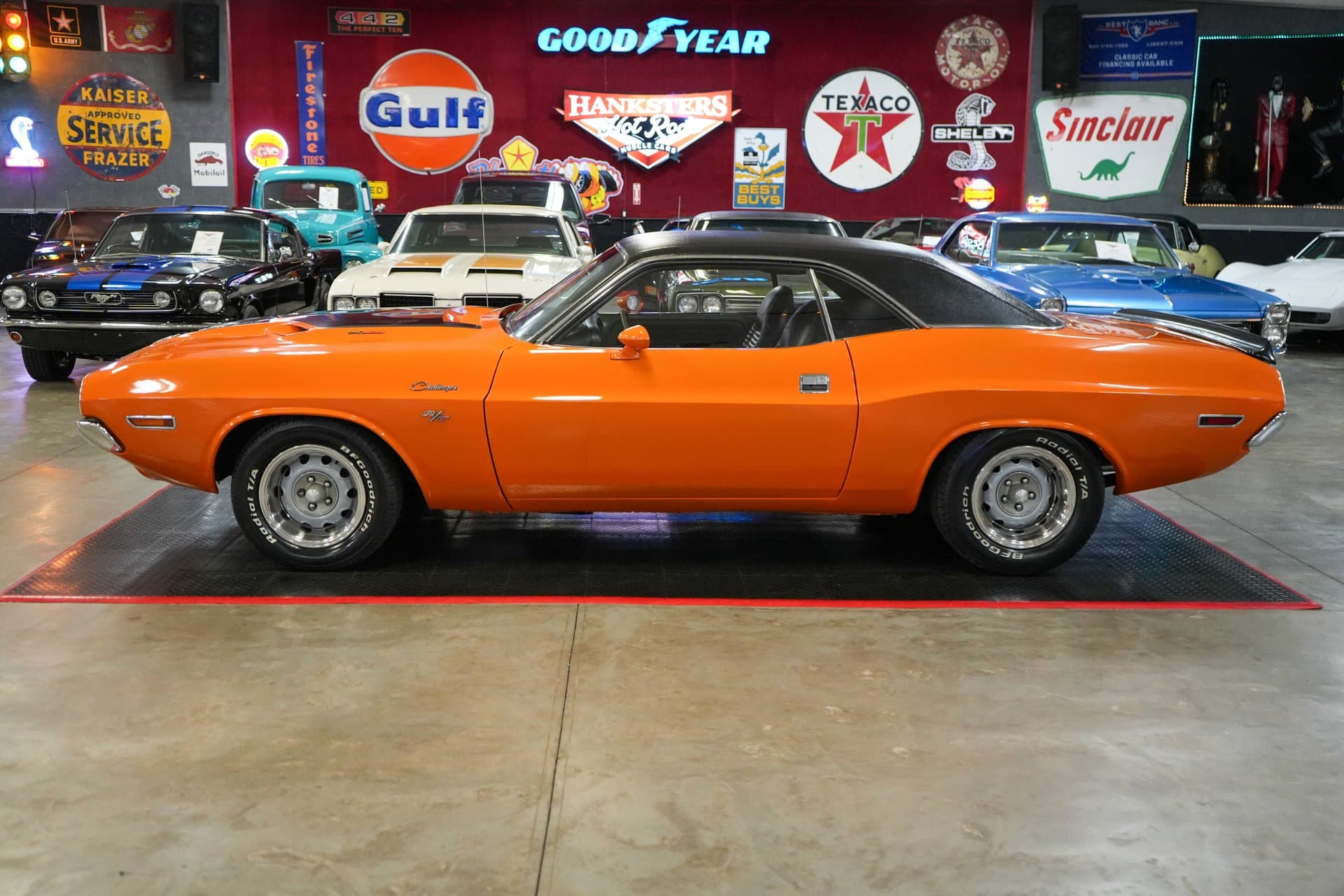 1970 Dodge Challenger R/T — photo 2