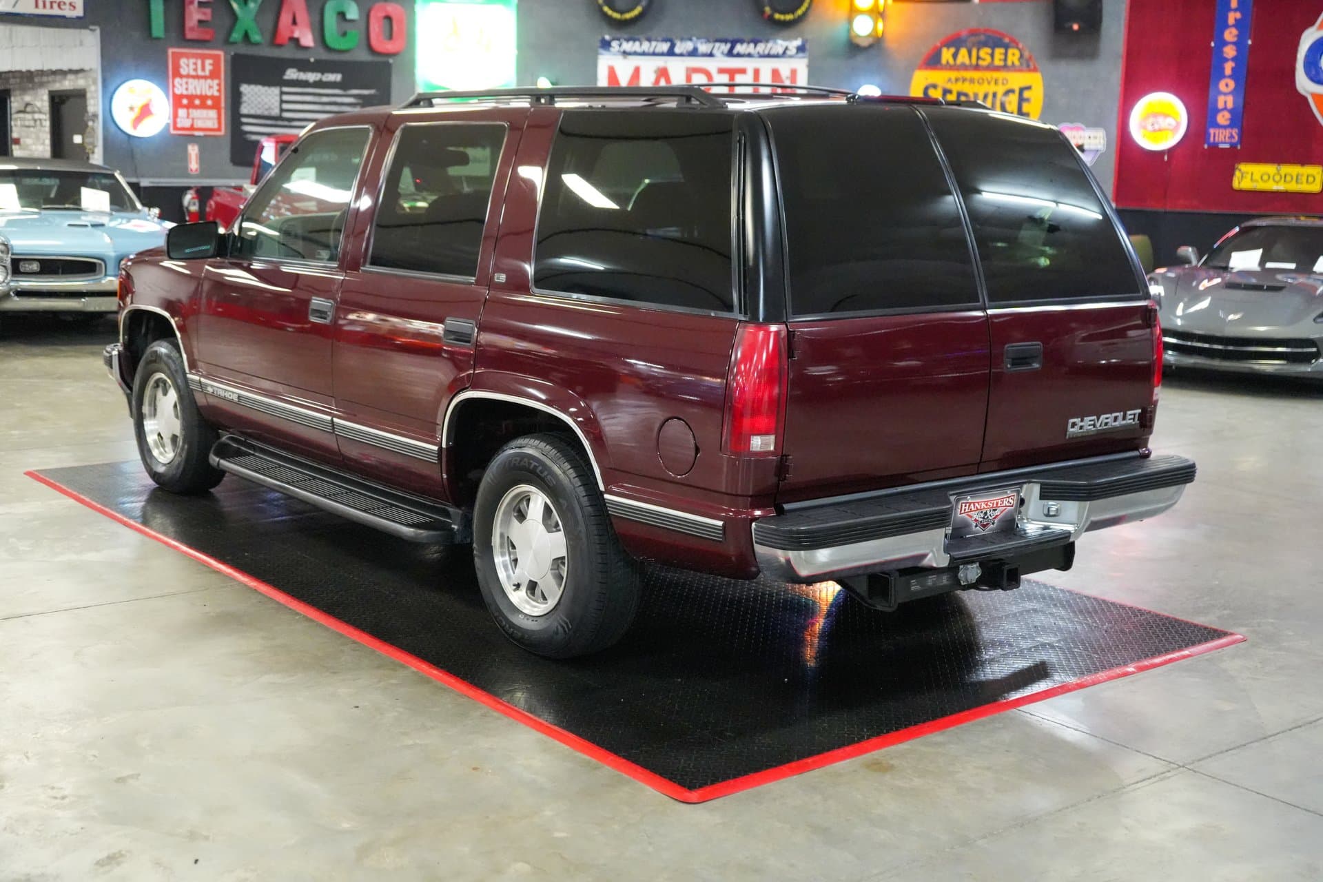 1998 Chevrolet Tahoe — photo 2