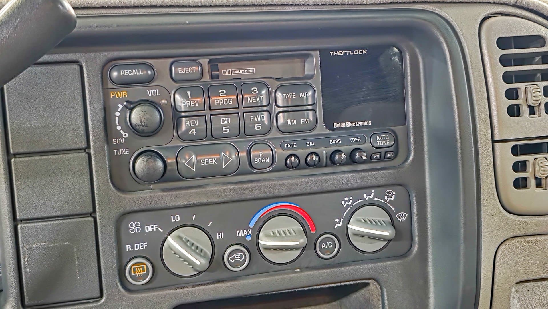 1998 Chevrolet Tahoe thumbnail 20