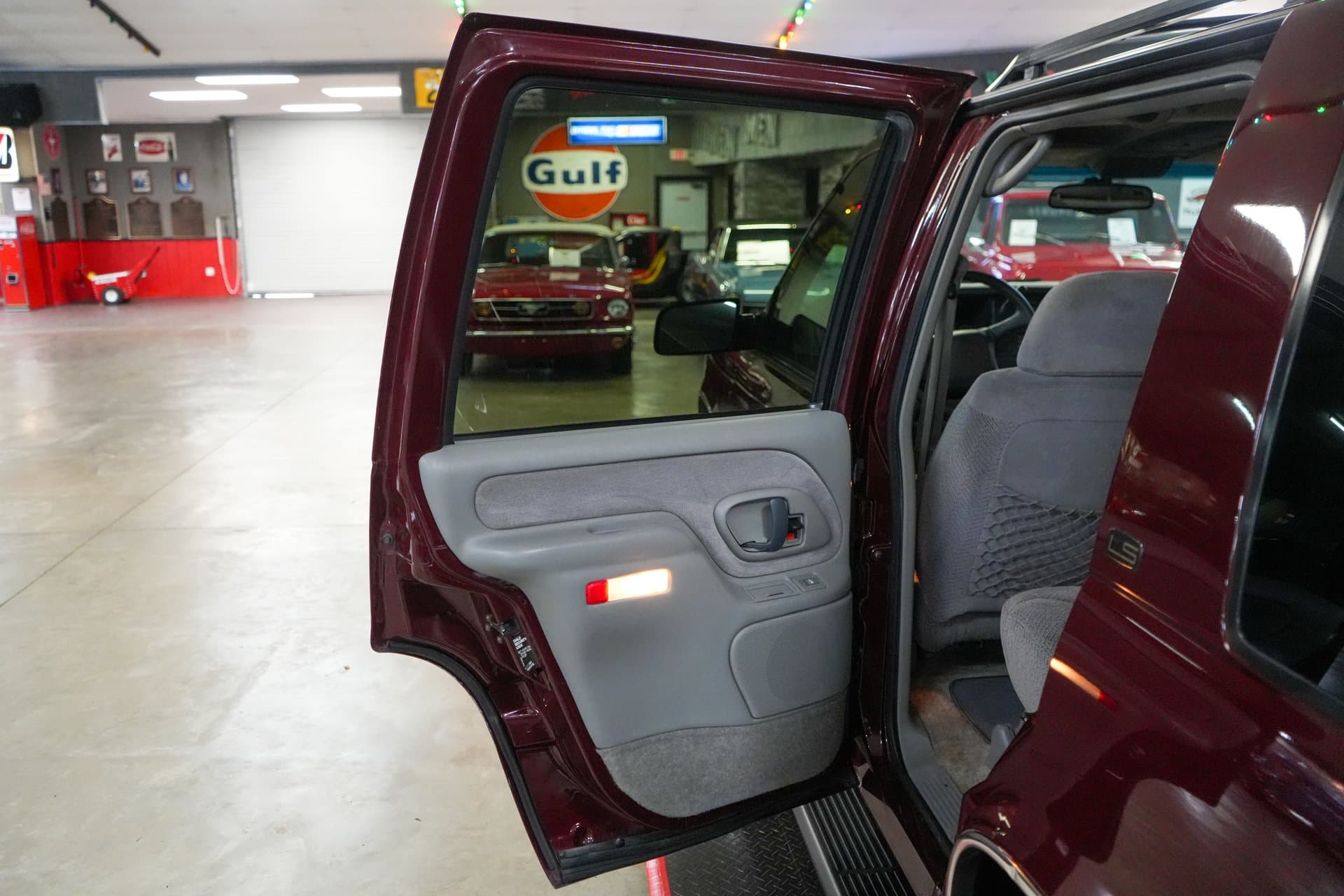 1998 Chevrolet Tahoe thumbnail 22