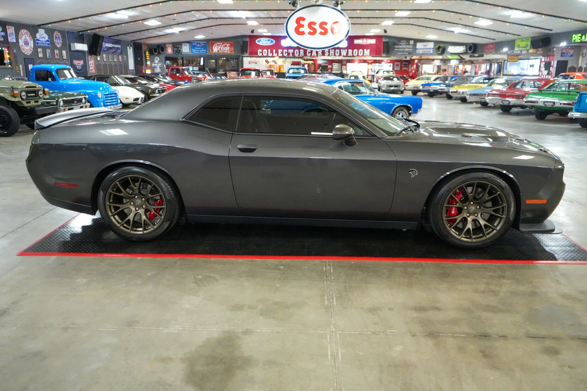 2015 Dodge Challenger SRT Hellcat thumbnail 3