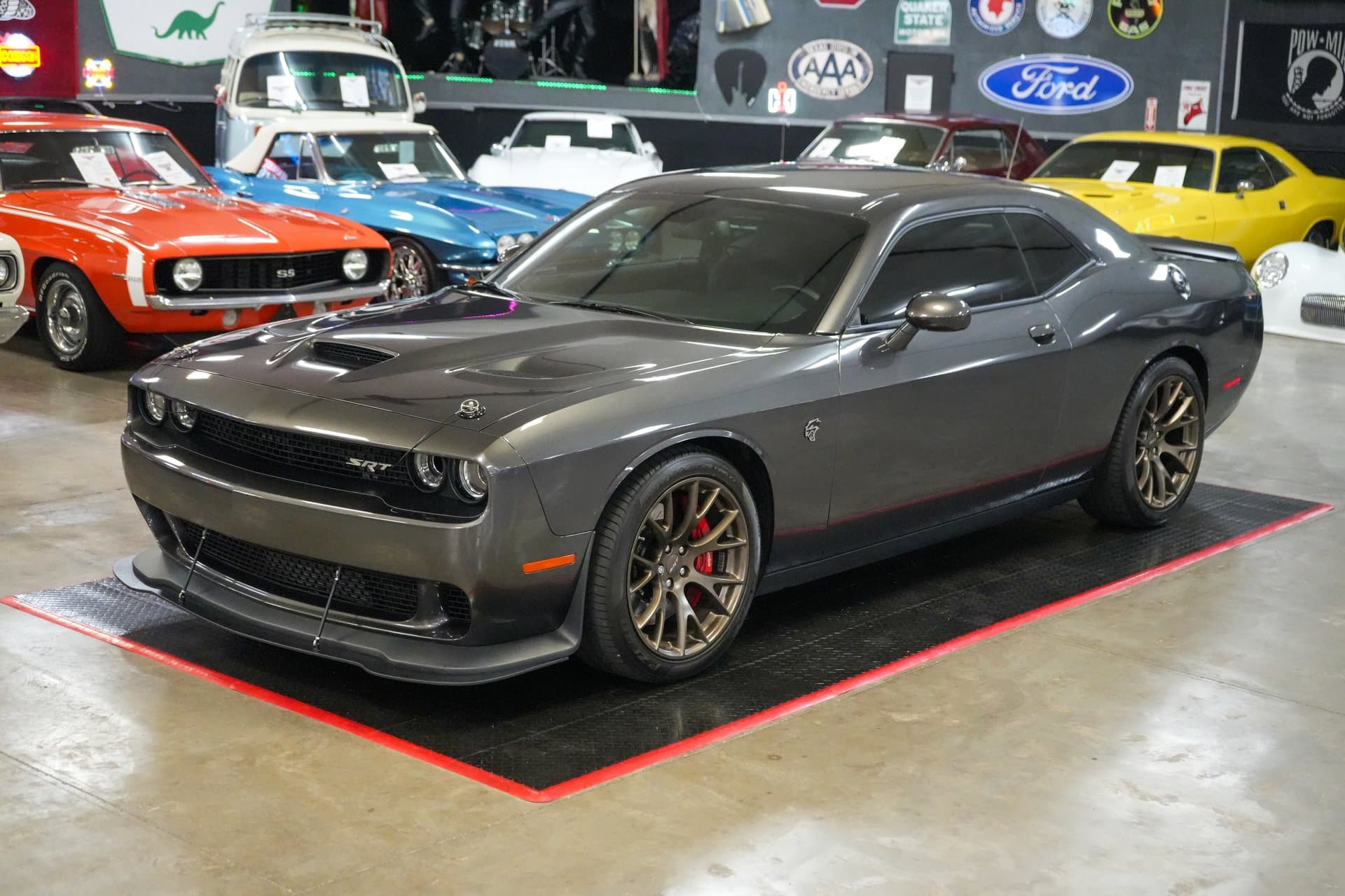 2015 Dodge Challenger SRT Hellcat thumbnail 4