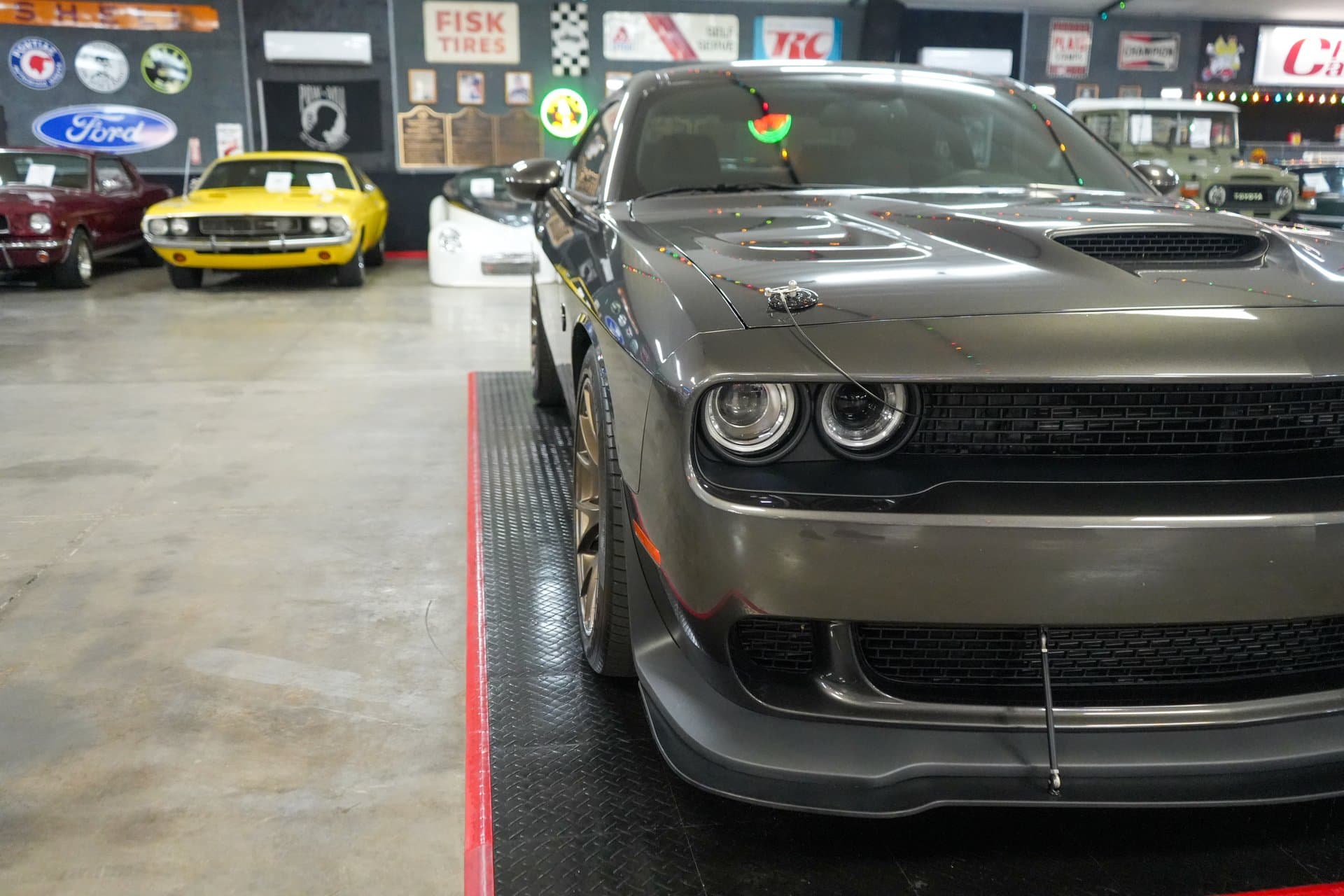 2015 Dodge Challenger SRT Hellcat thumbnail 10