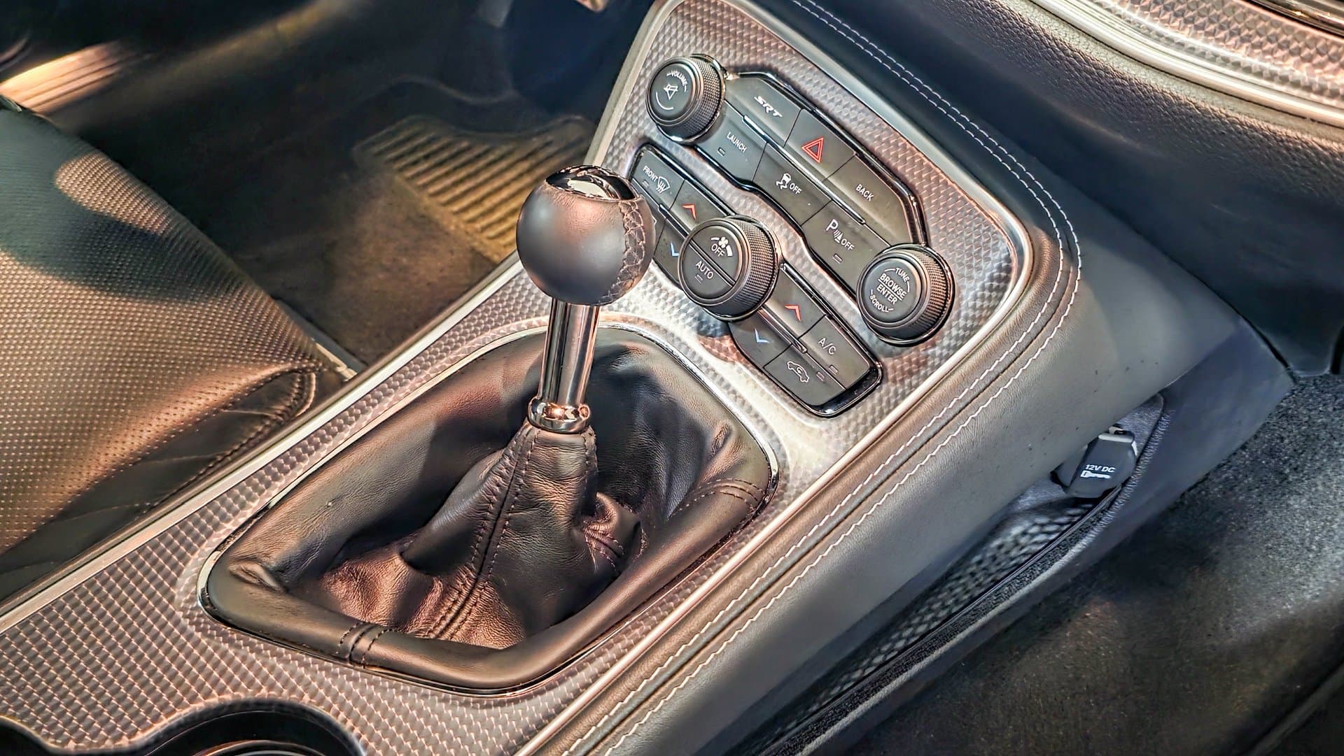 2015 Dodge Challenger SRT Hellcat thumbnail 24