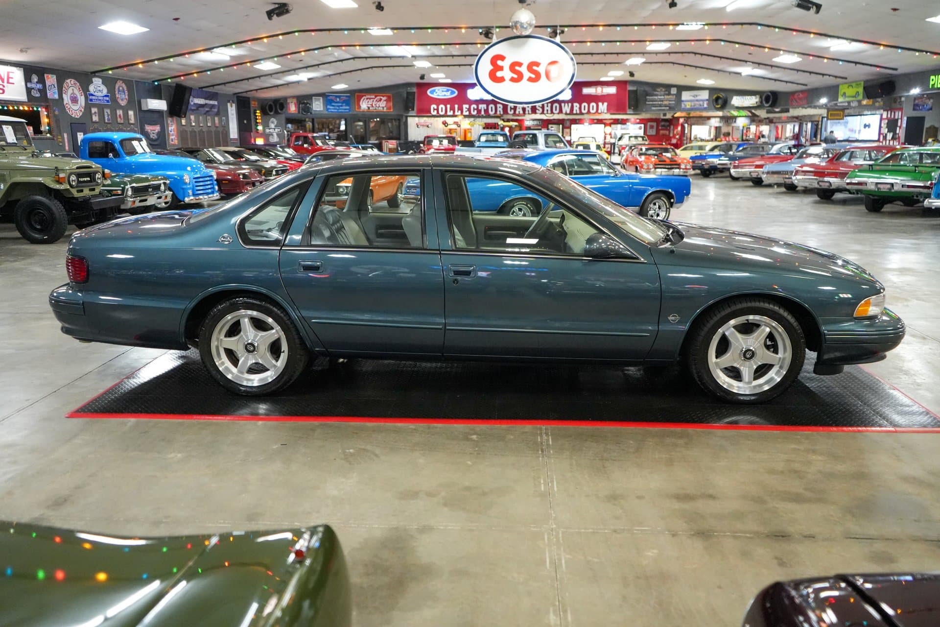 1996 Chevrolet Impala SS thumbnail 3