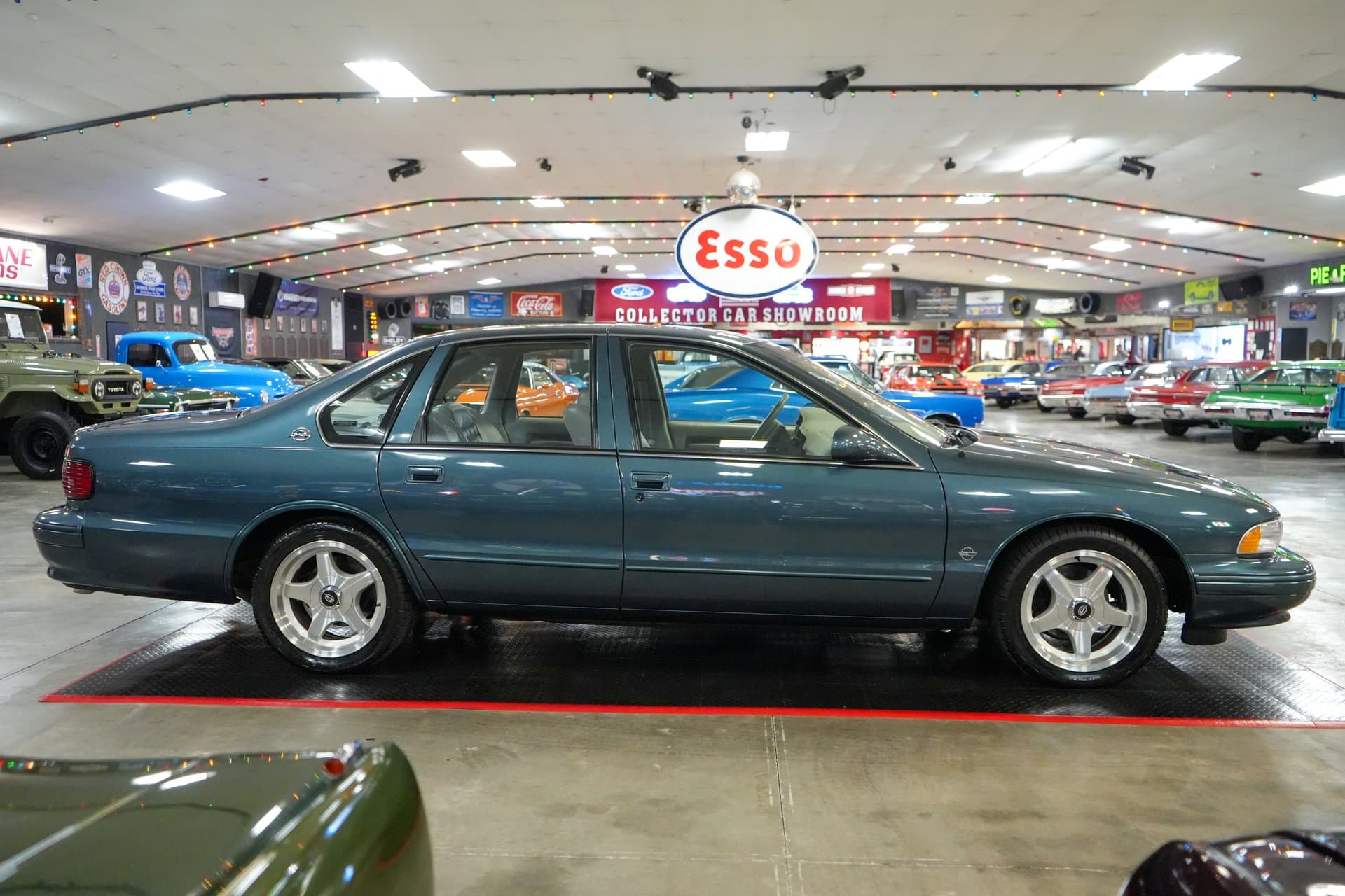 1996 Chevrolet Impala SS thumbnail 8