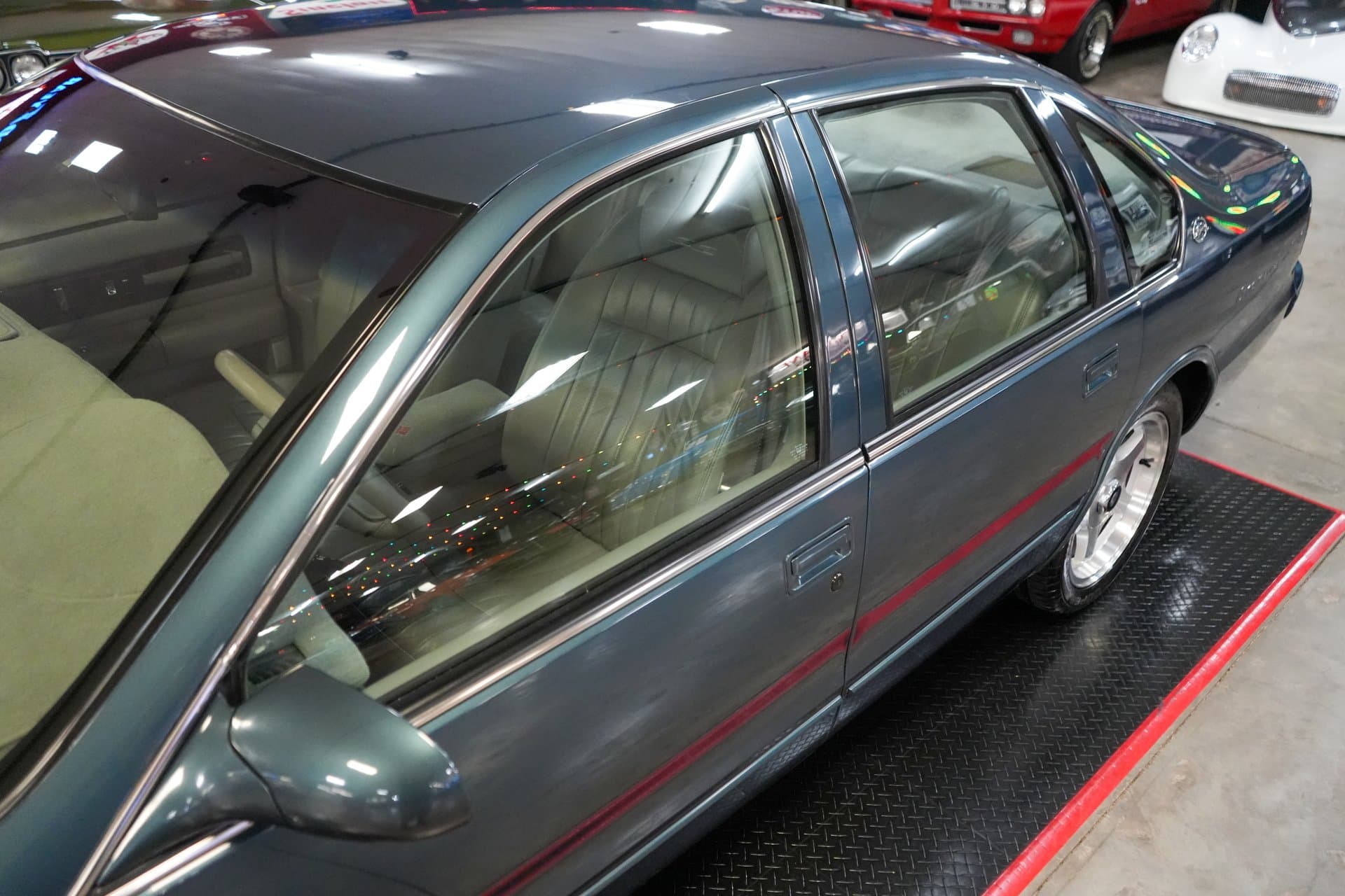 1996 Chevrolet Impala SS thumbnail 12