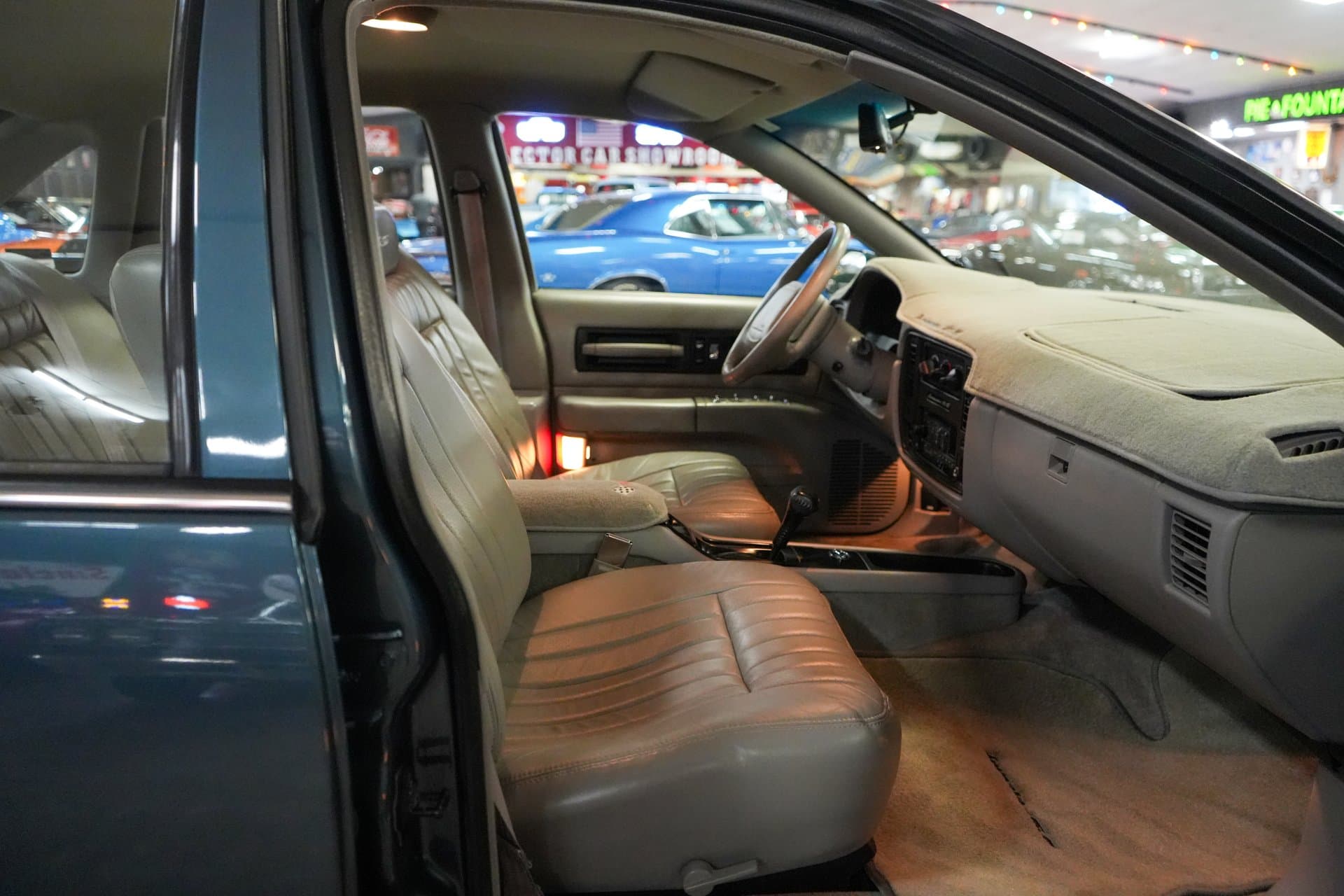 1996 Chevrolet Impala SS thumbnail 23