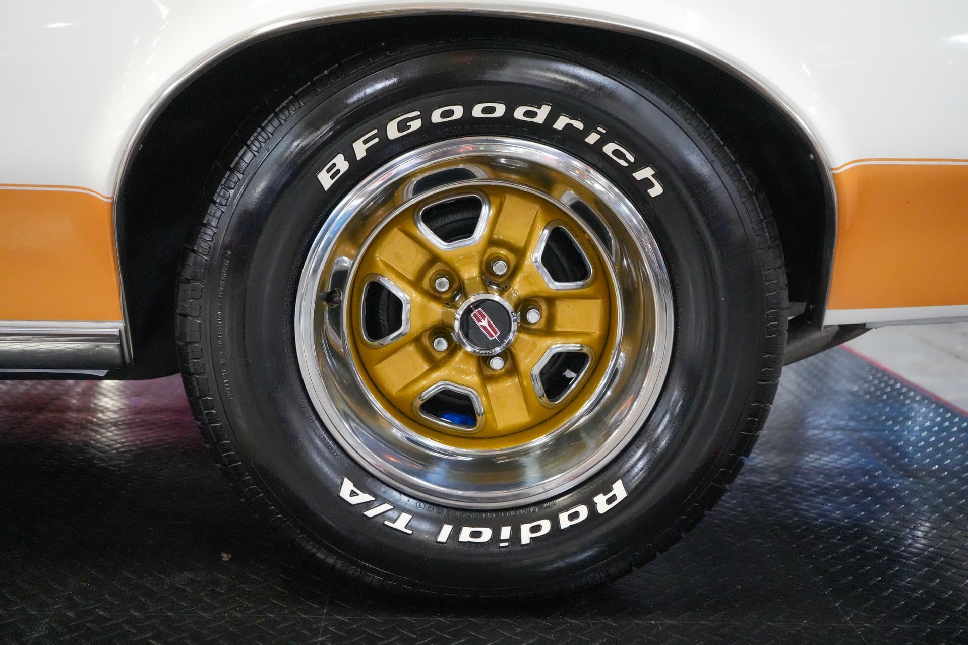 1972 Oldsmobile Hurst/Olds Indianapolis 500 Pace Car Edition thumbnail 22