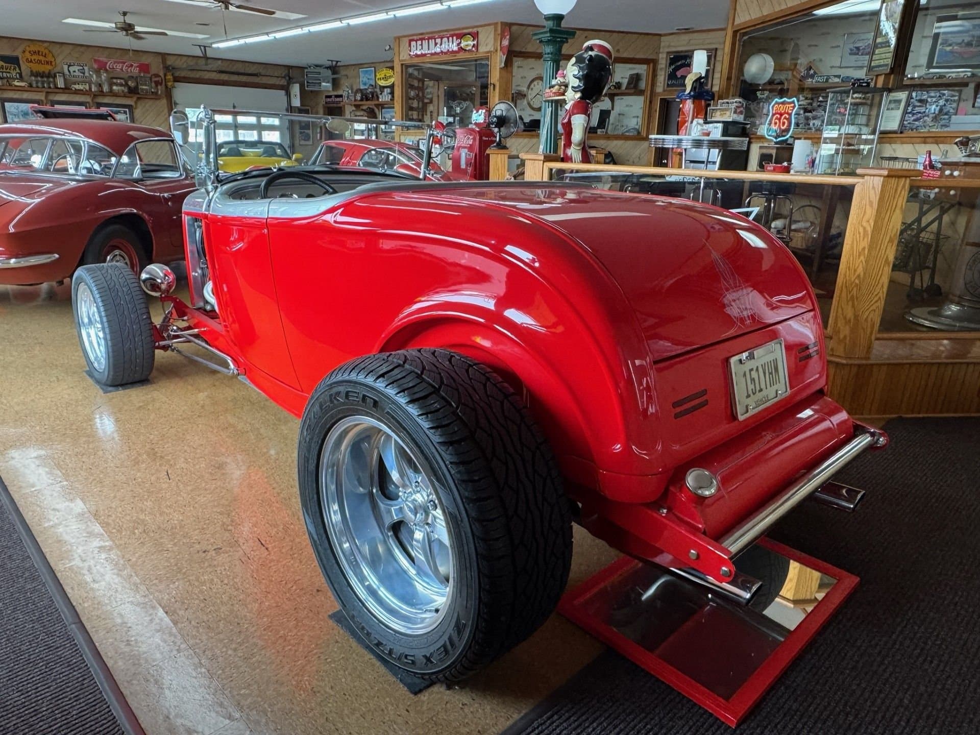 1932 Ford Roadster Show Winner thumbnail 3