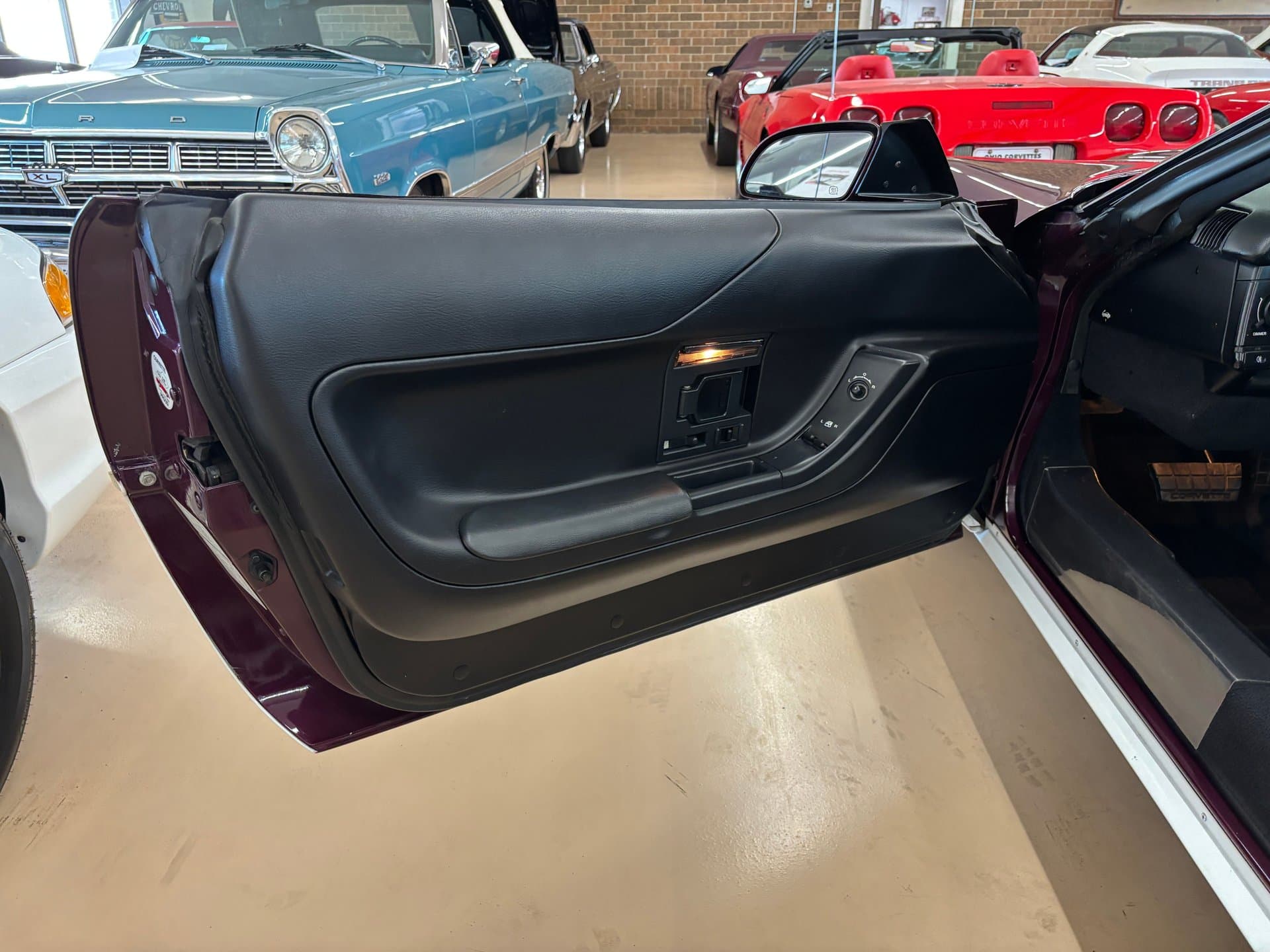 1995 Chevrolet Corvette thumbnail 17