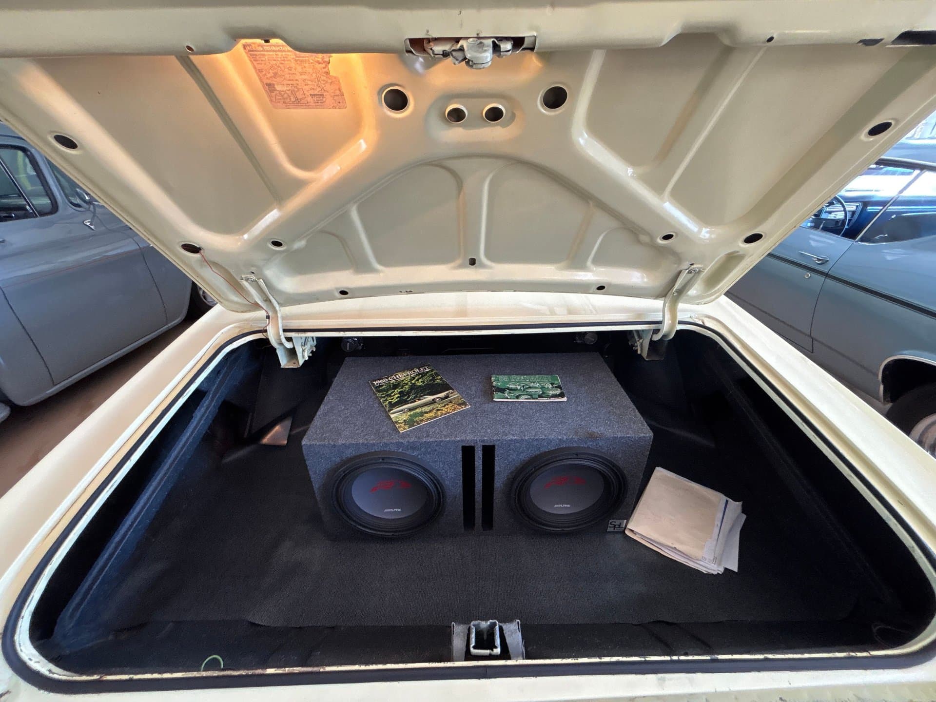 1968 Chevrolet Impala thumbnail 29