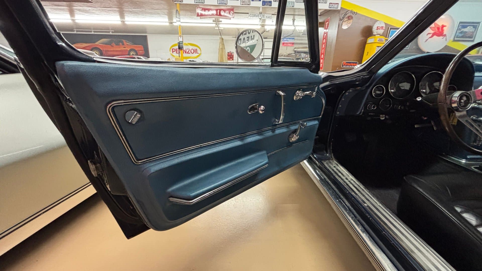 1966 Chevrolet Corvette thumbnail 12