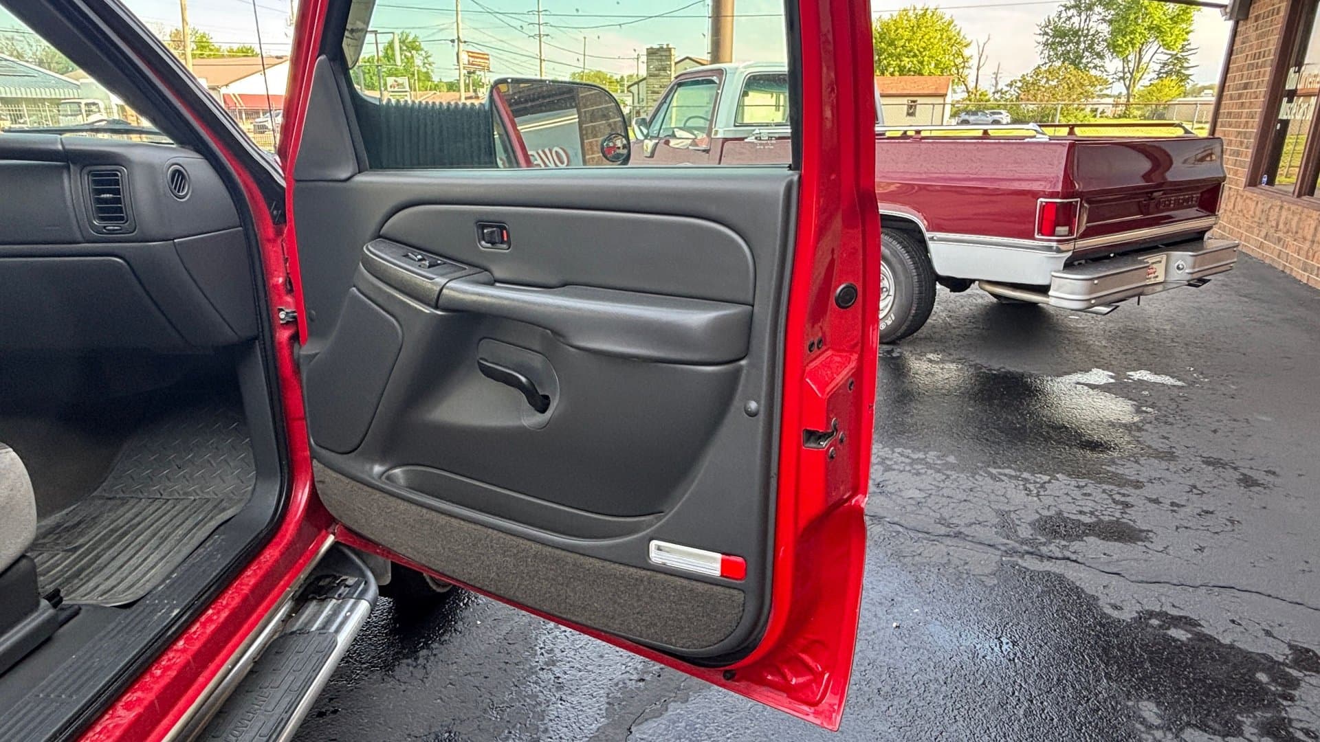2005 GMC Sierra 3500 Ramp Truck thumbnail 18