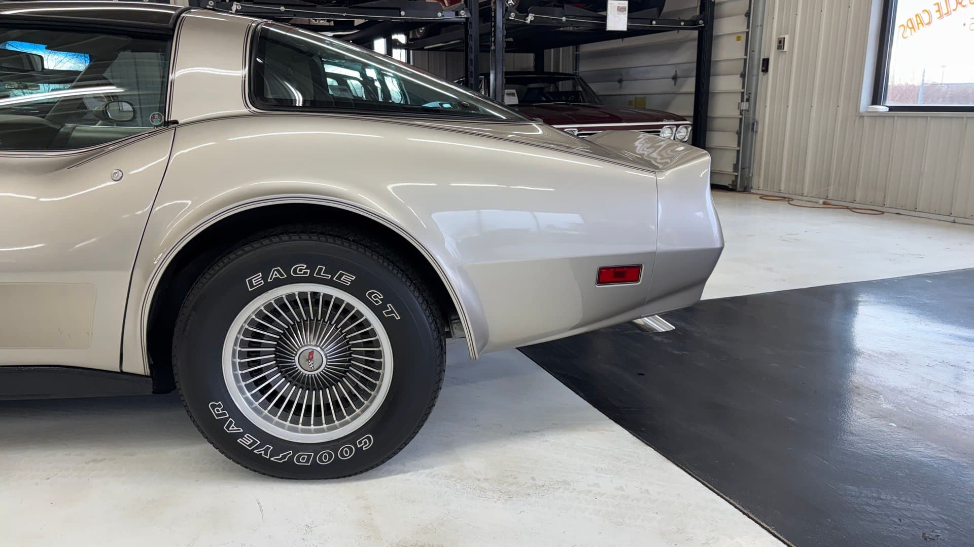 1982 Chevrolet Corvette 350 Auto thumbnail 11
