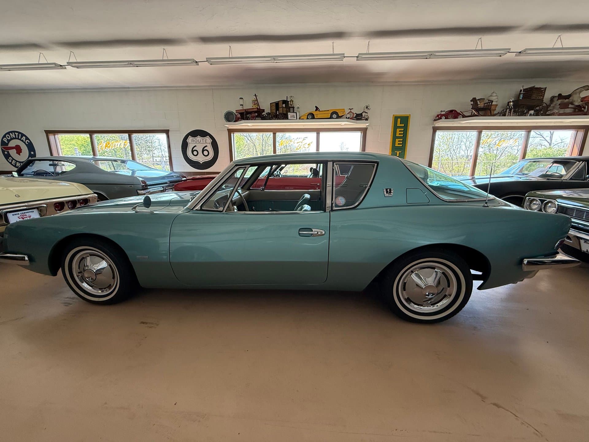 1963 Studebaker Avanti R2 thumbnail 4