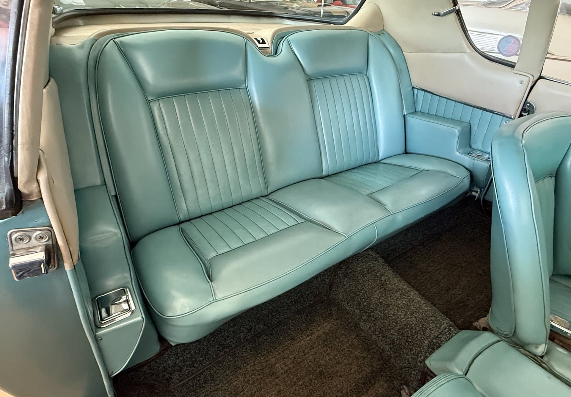 1963 Studebaker Avanti R2 thumbnail 8