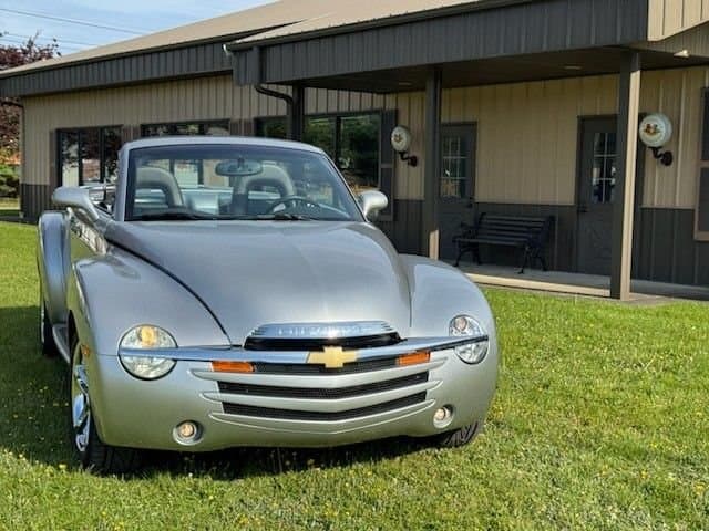 2005 Chevrolet SSR thumbnail 9