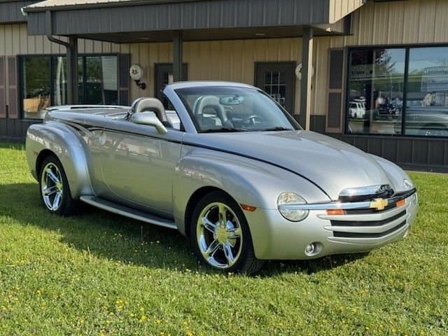 2005 Chevrolet SSR thumbnail 8