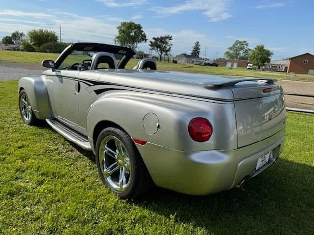2005 Chevrolet SSR thumbnail 12