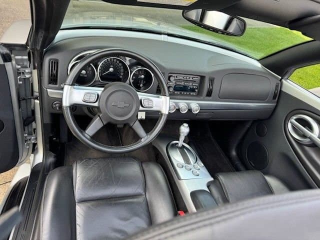 2005 Chevrolet SSR thumbnail 15