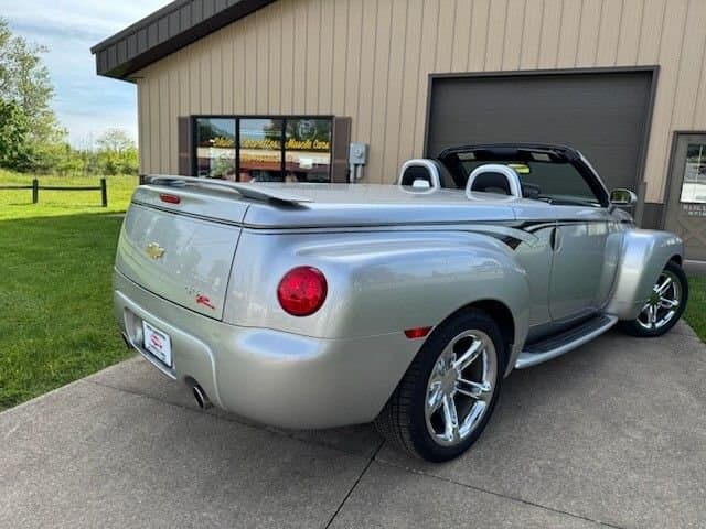 2005 Chevrolet SSR thumbnail 17