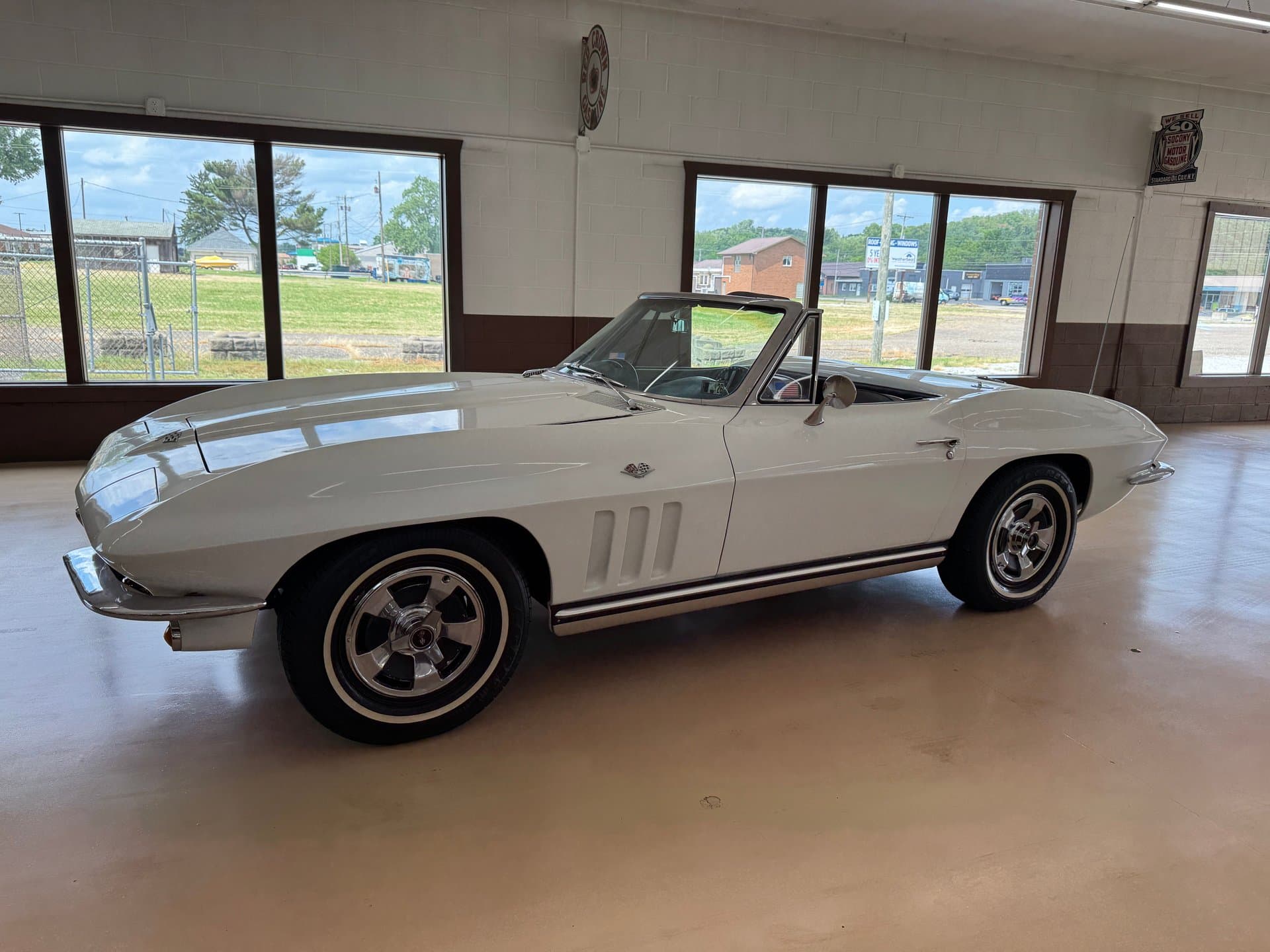 1965 Chevrolet Corvette thumbnail 12