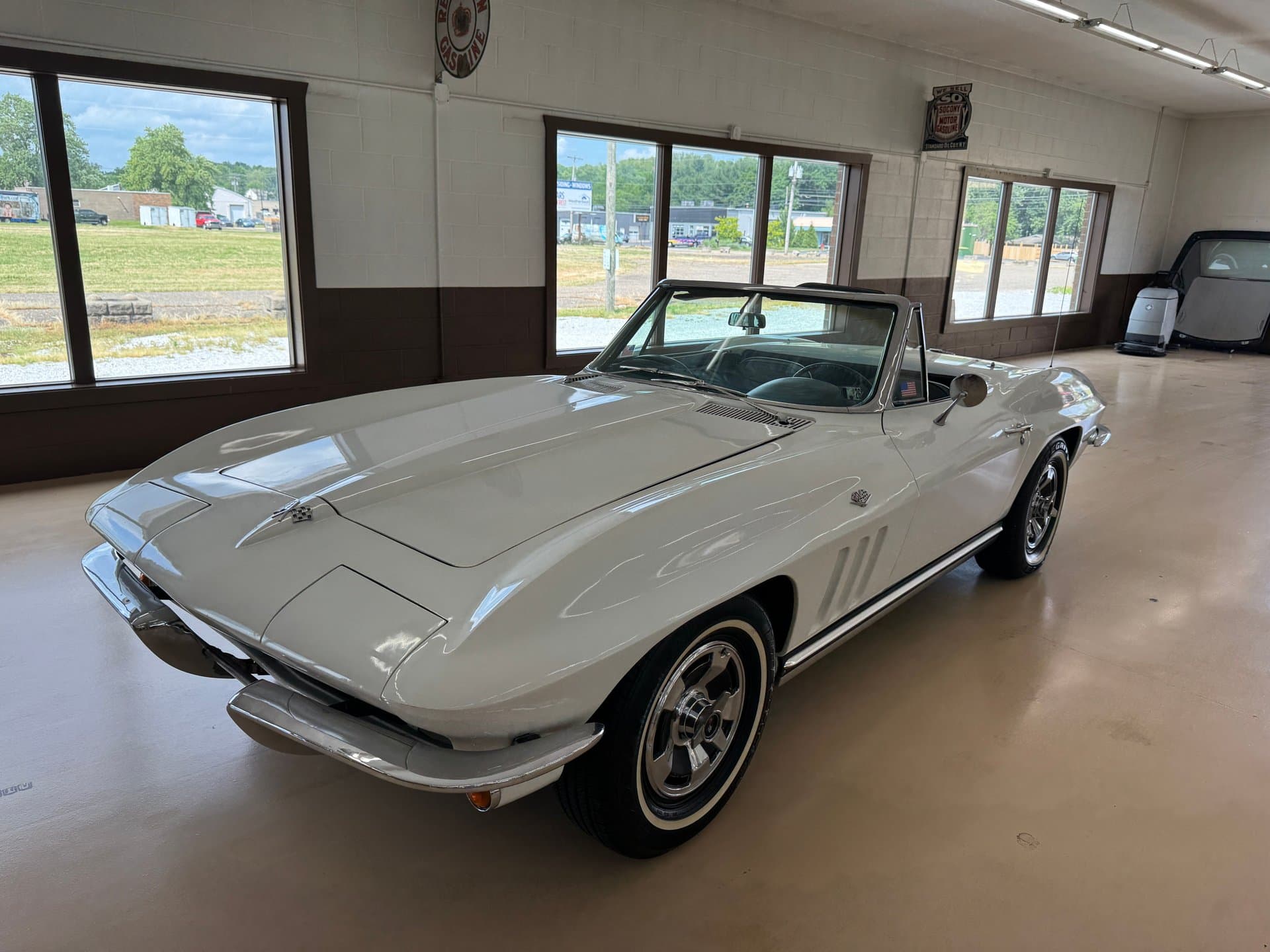 1965 Chevrolet Corvette thumbnail 11