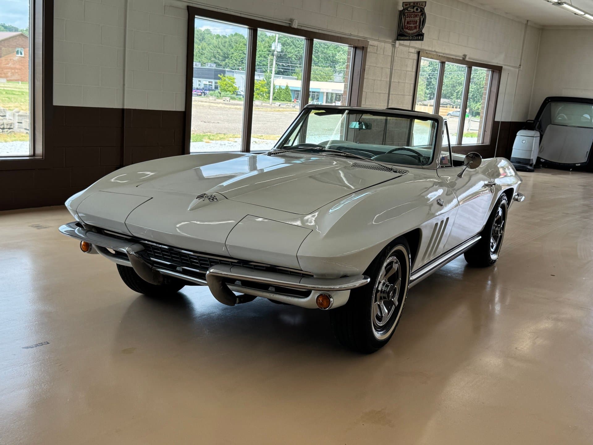 1965 Chevrolet Corvette thumbnail 14