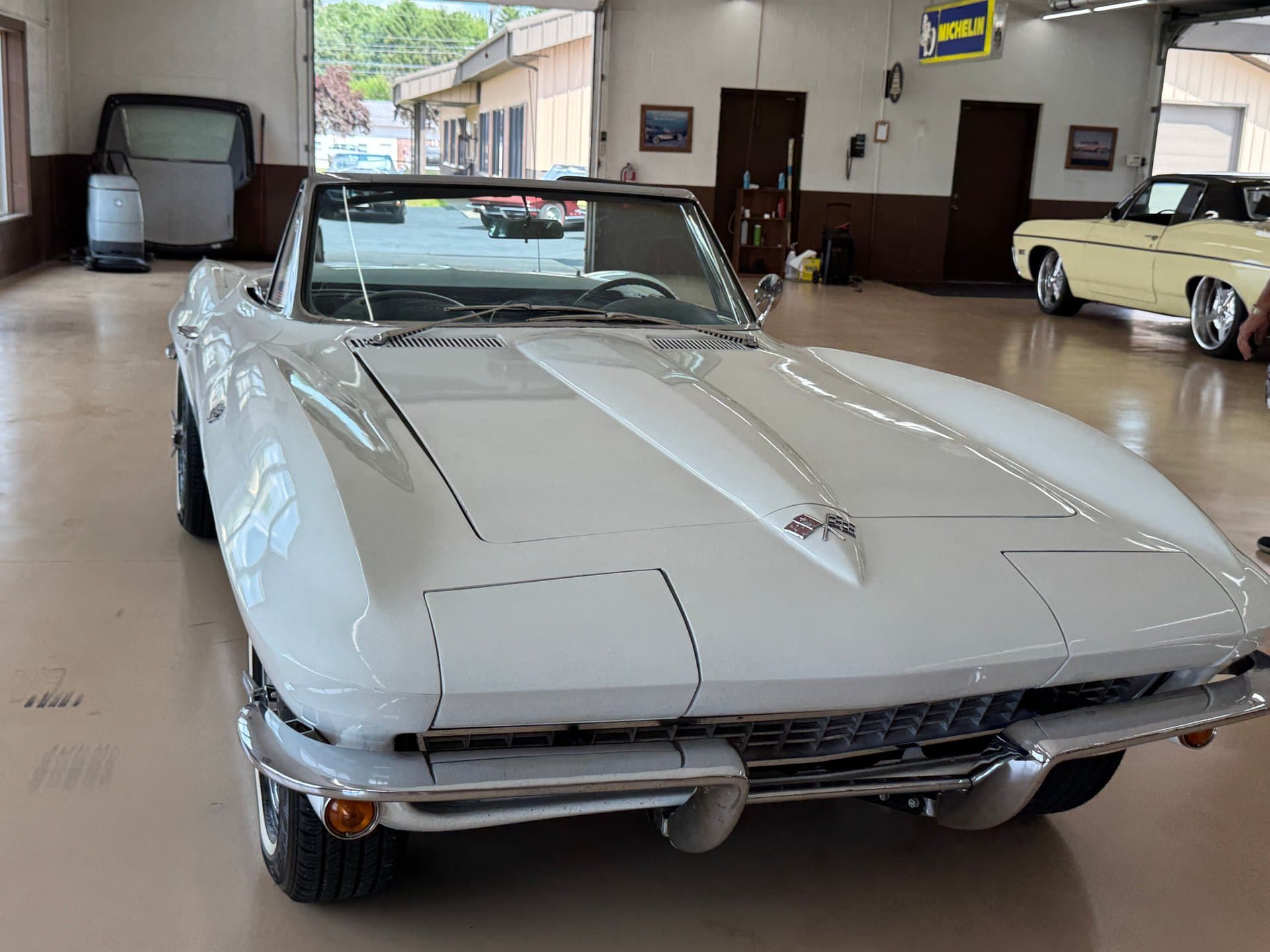 1965 Chevrolet Corvette thumbnail 4