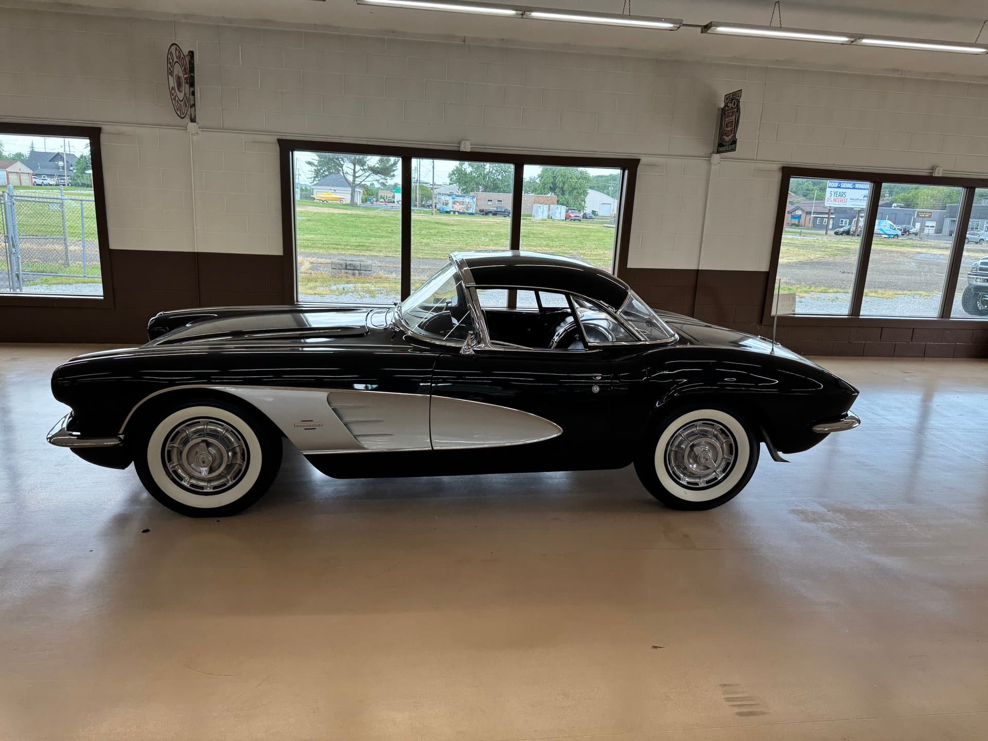 1961 Chevrolet Corvette thumbnail 10
