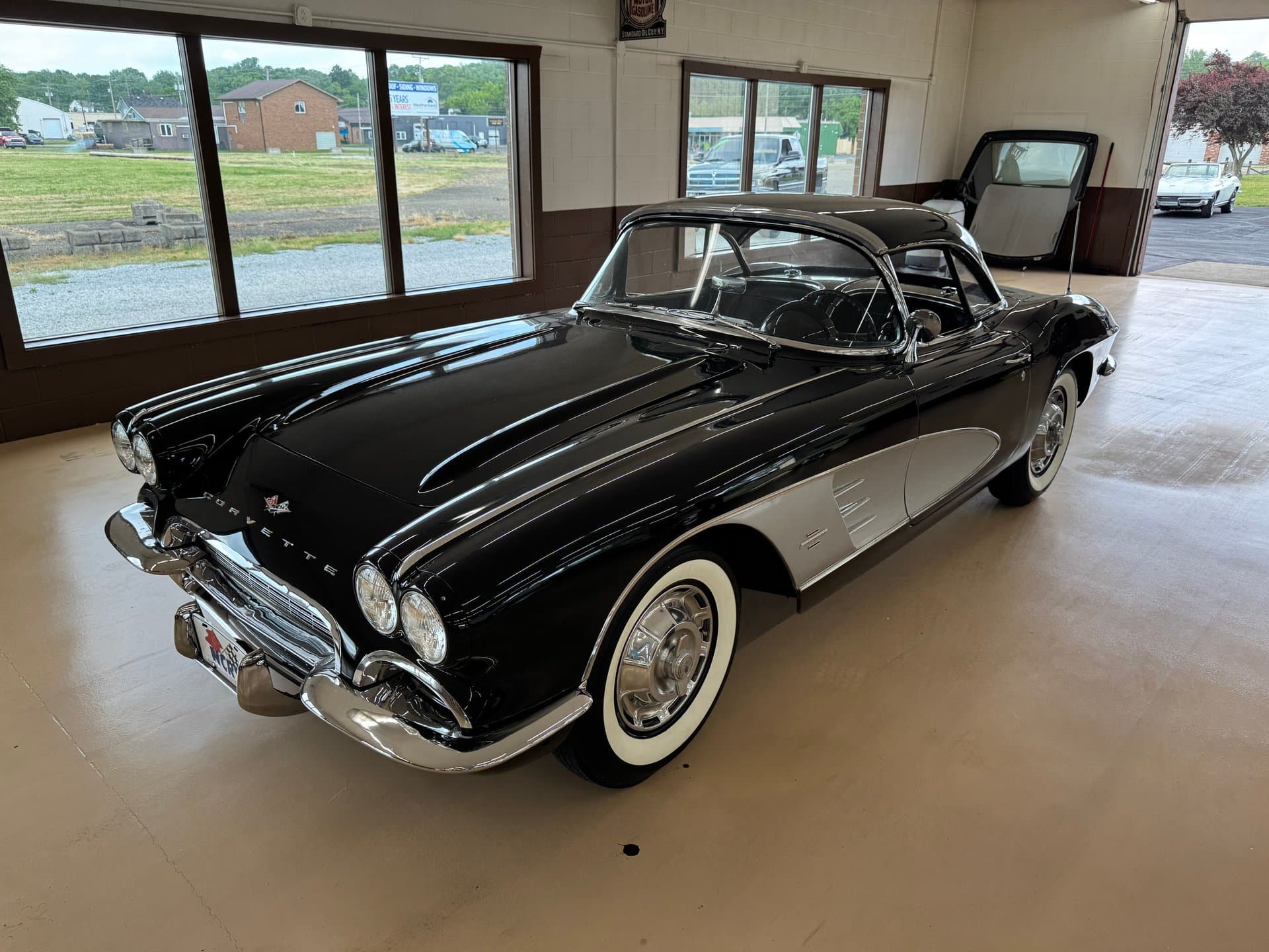 1961 Chevrolet Corvette thumbnail 12