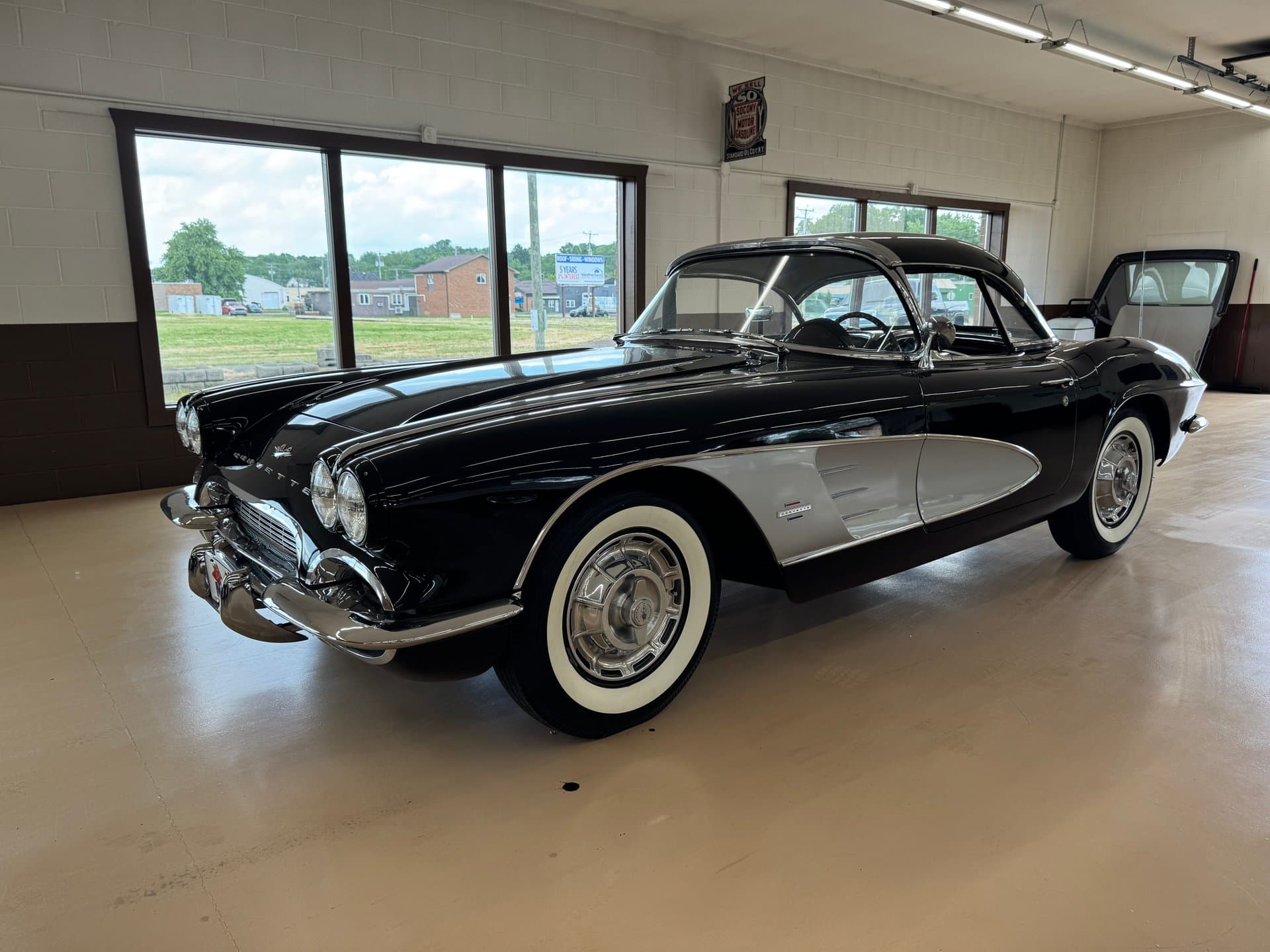 1961 Chevrolet Corvette thumbnail 11