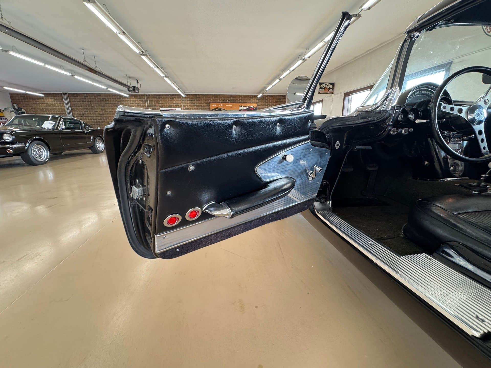 1961 Chevrolet Corvette thumbnail 14