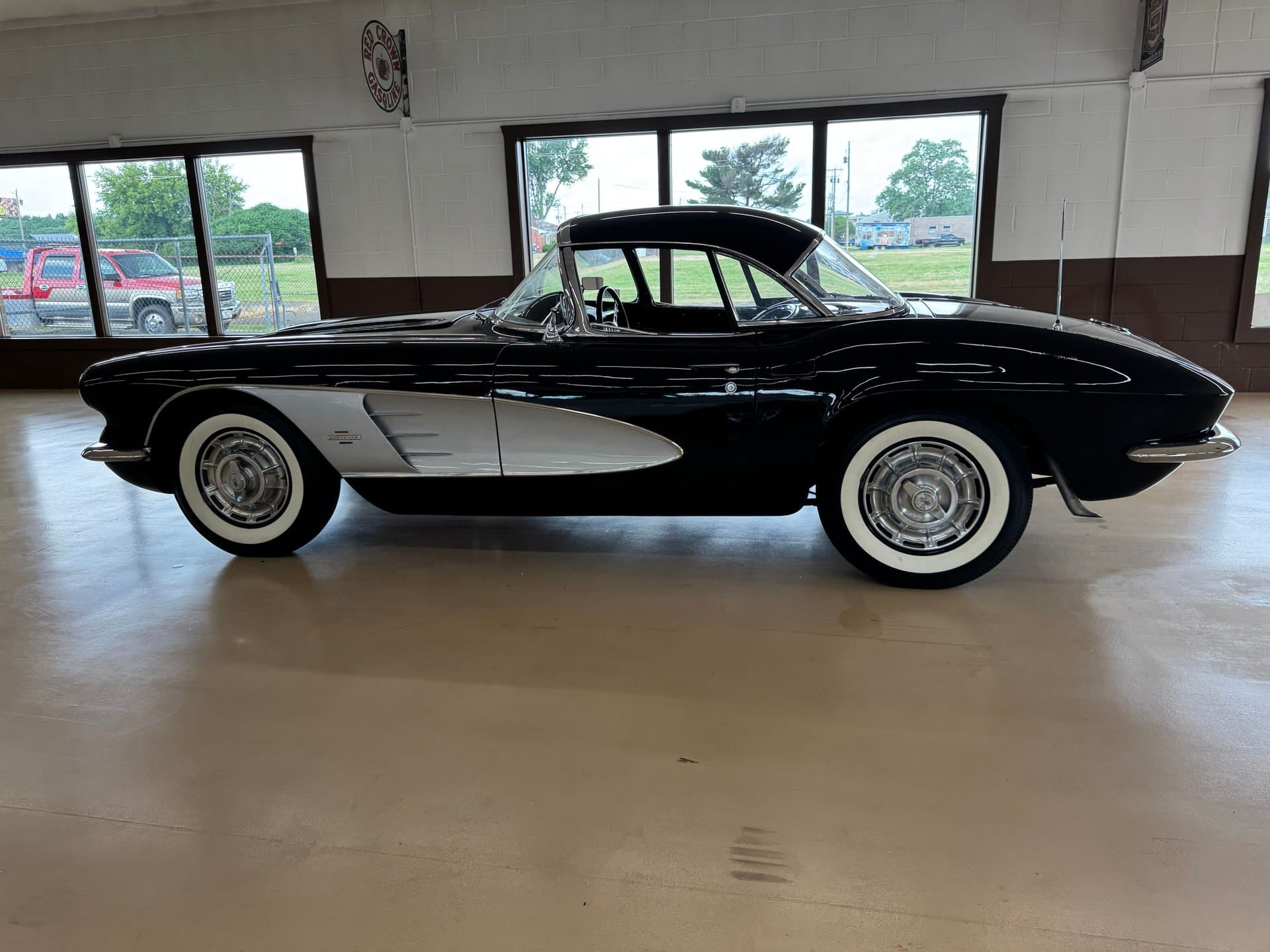 1961 Chevrolet Corvette thumbnail 9