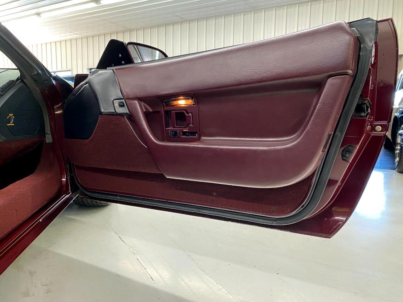 1993 Chevrolet Corvette thumbnail 25