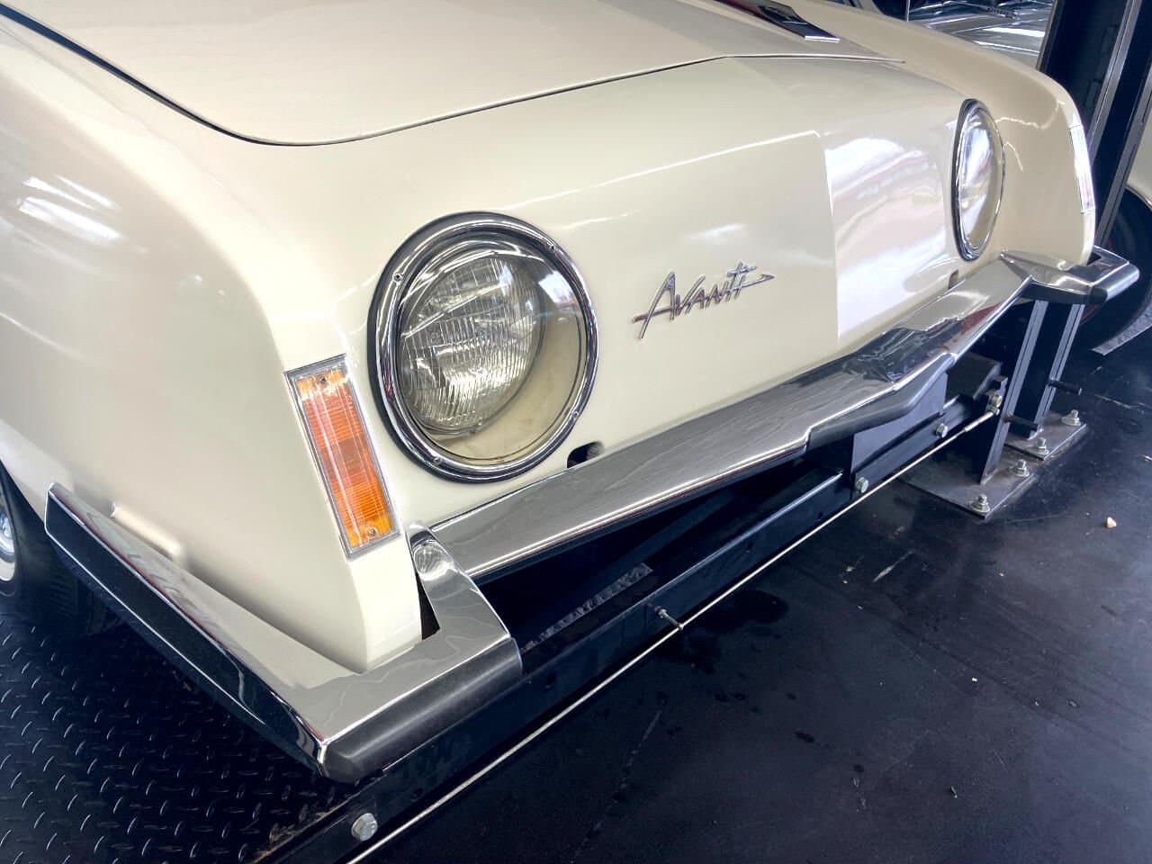 1963 Studebaker Avanti R2 thumbnail 3