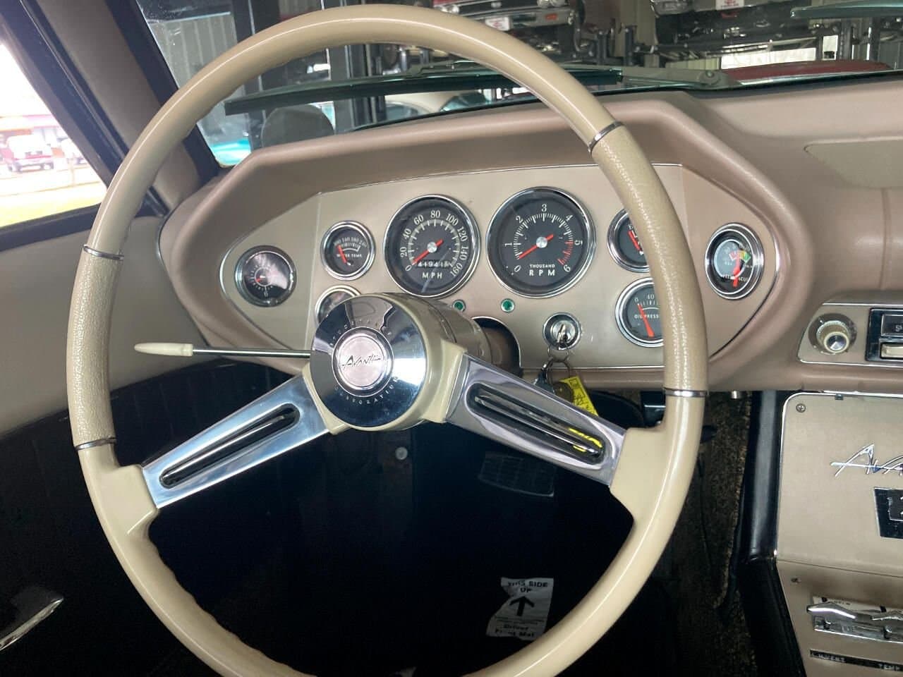 1963 Studebaker Avanti R2 thumbnail 11