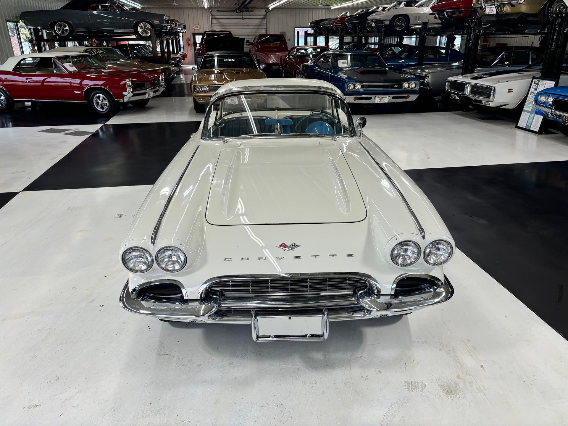 1961 Chevrolet Corvette thumbnail 3