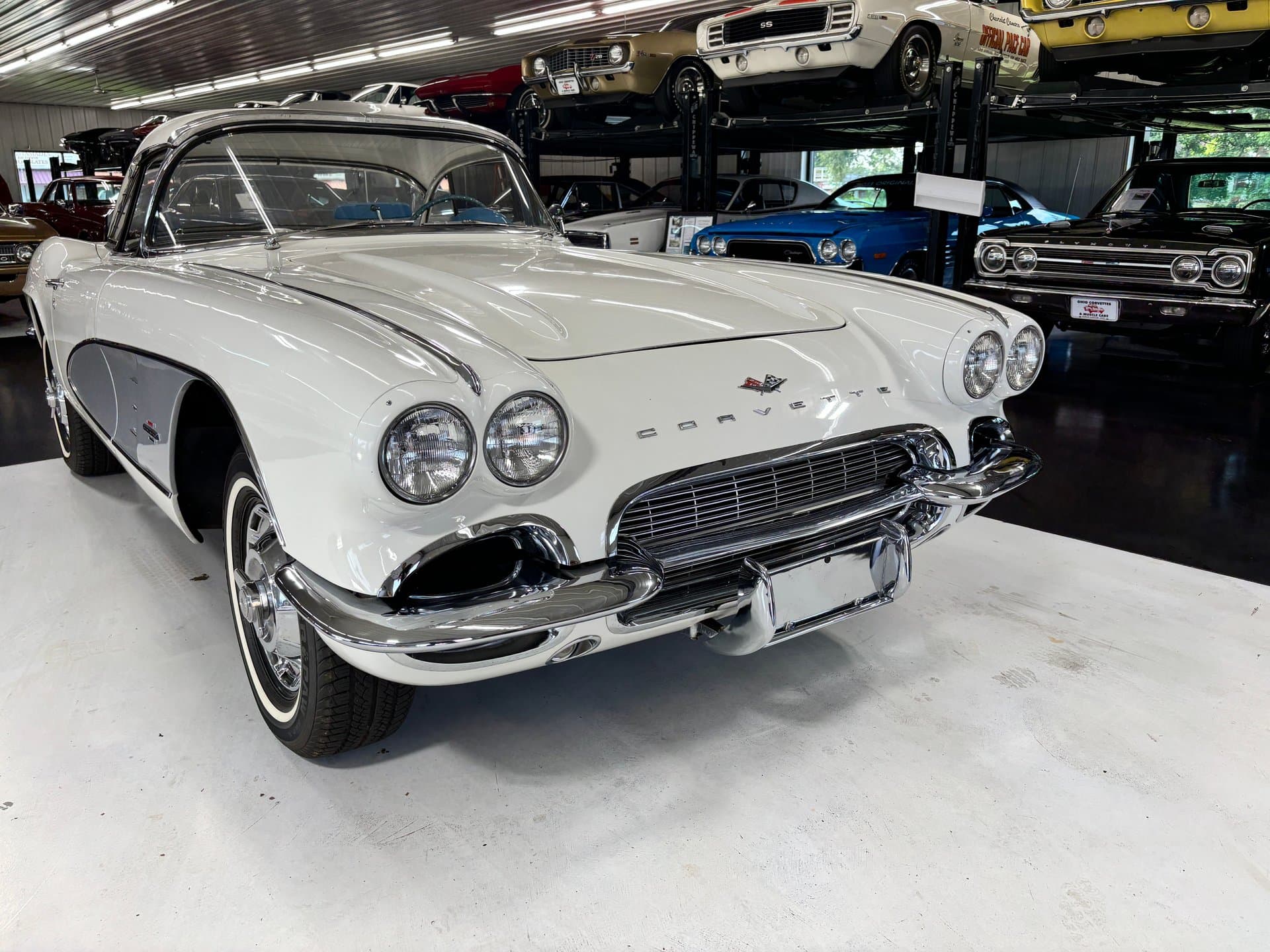 1961 Chevrolet Corvette thumbnail 4