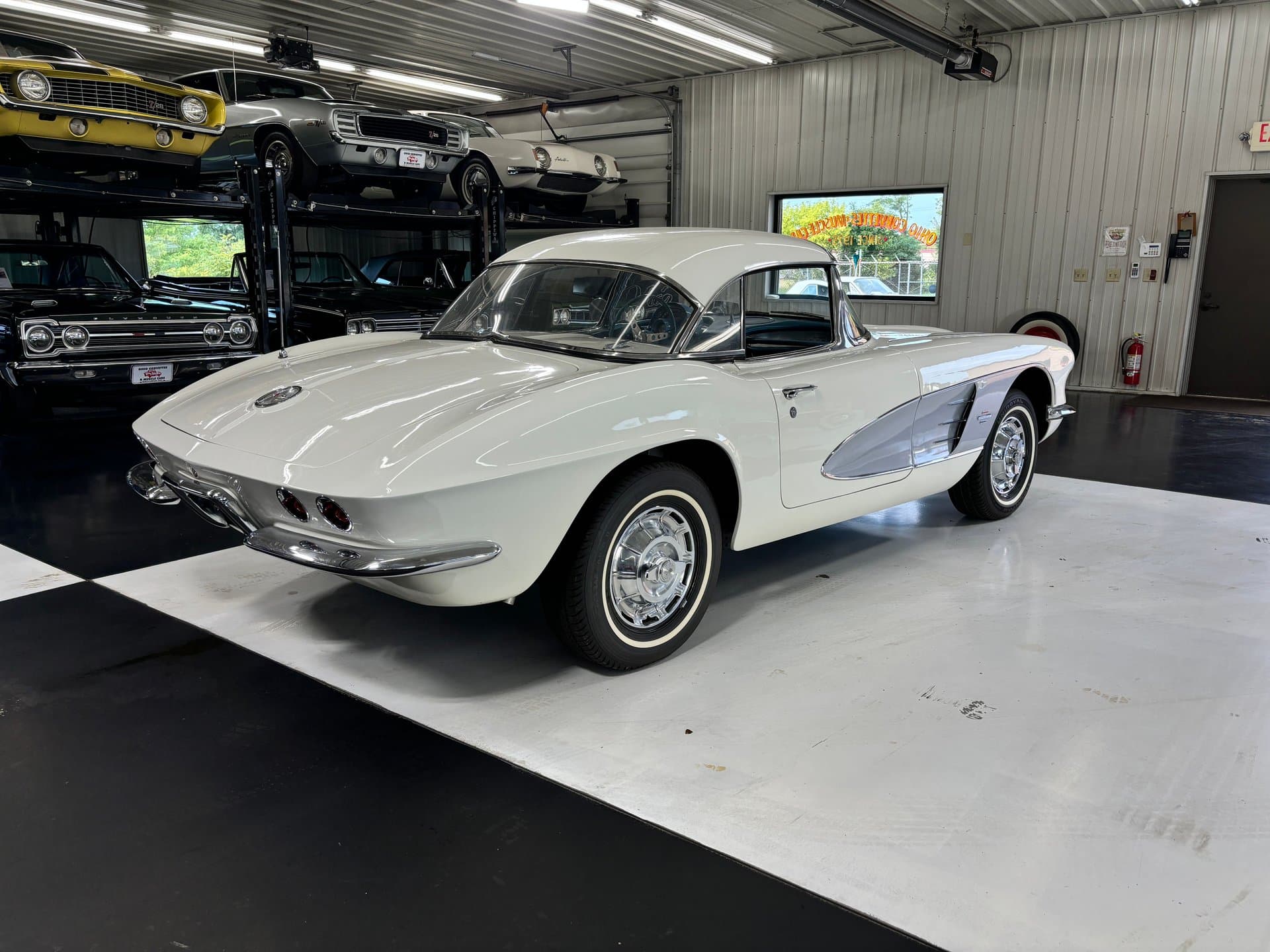 1961 Chevrolet Corvette thumbnail 8