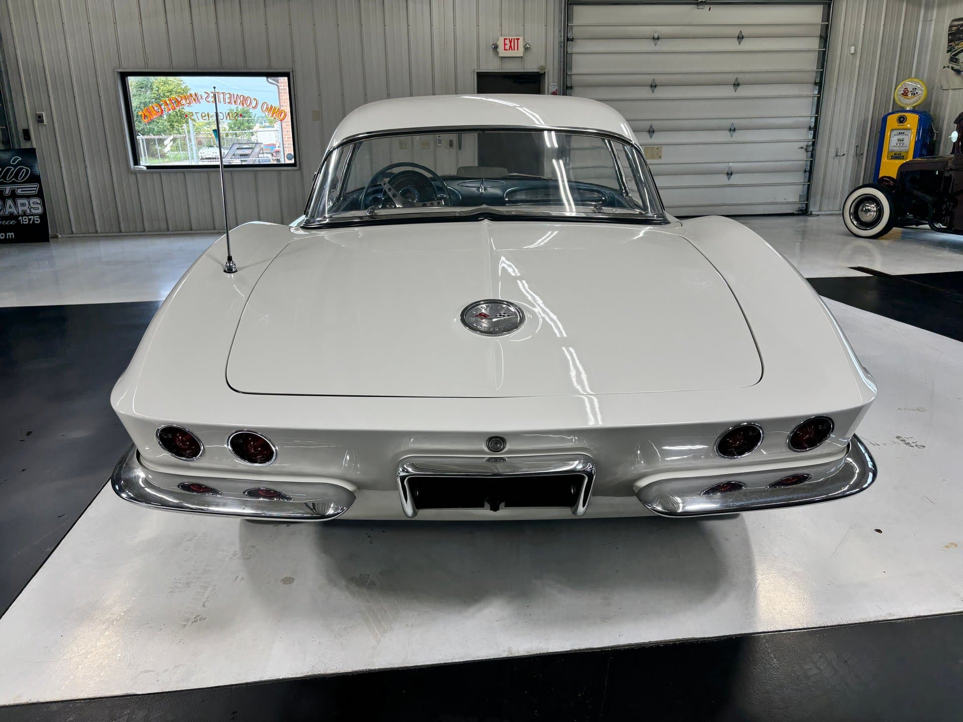 1961 Chevrolet Corvette thumbnail 11