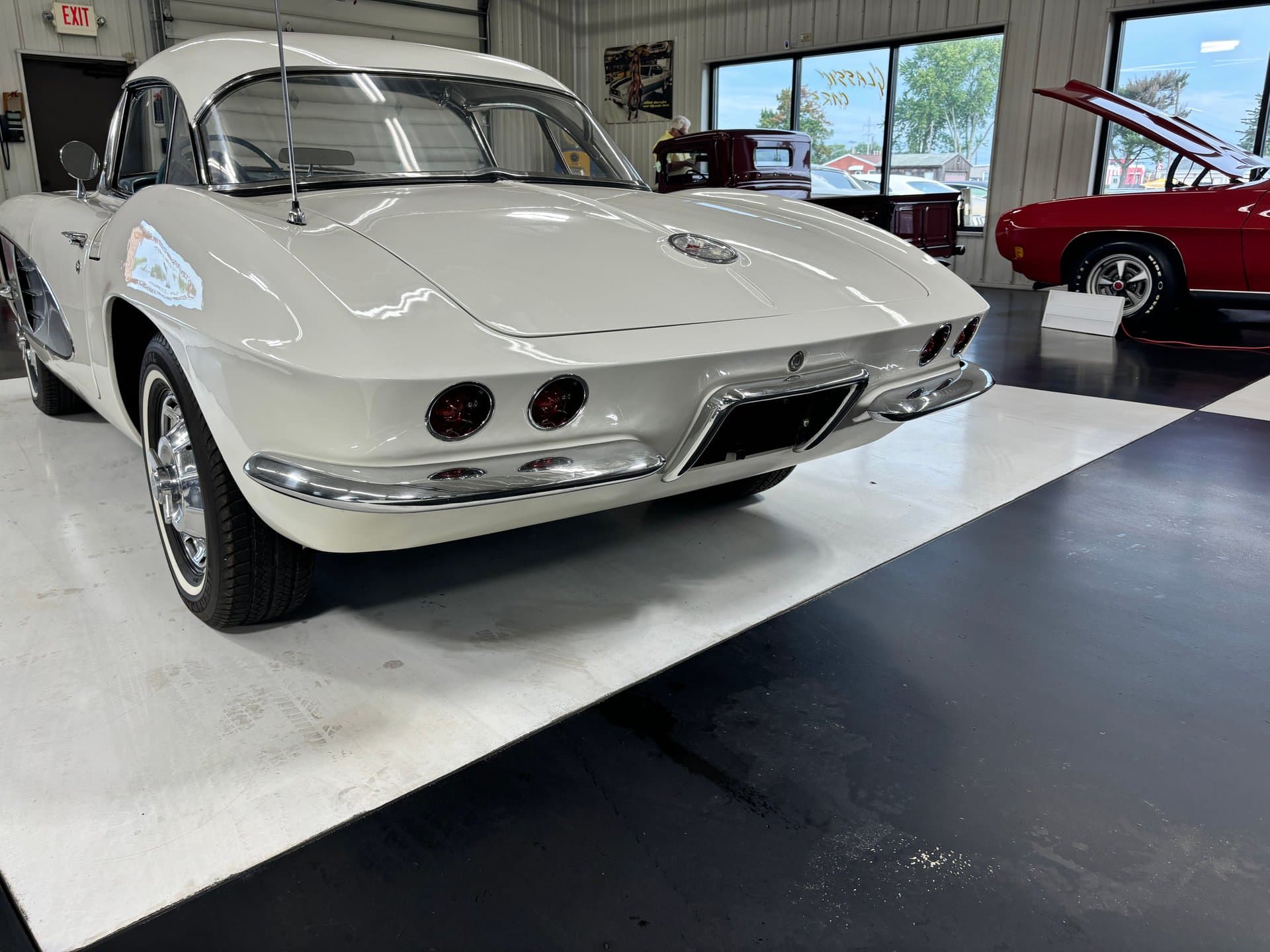 1961 Chevrolet Corvette thumbnail 12