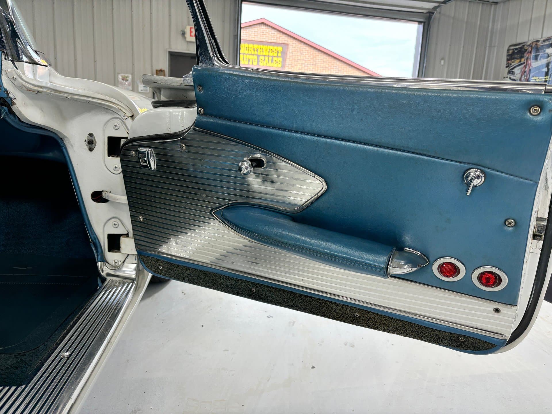 1961 Chevrolet Corvette thumbnail 24