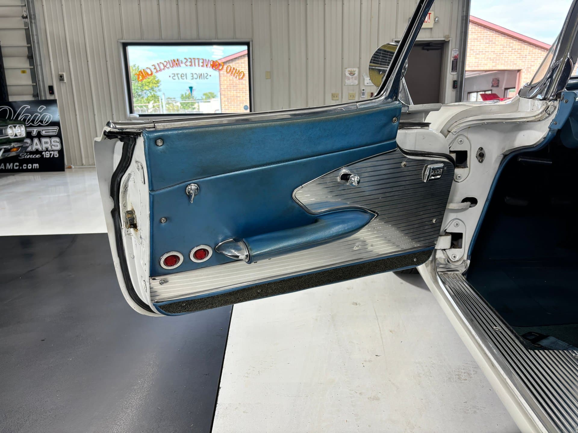 1961 Chevrolet Corvette thumbnail 21