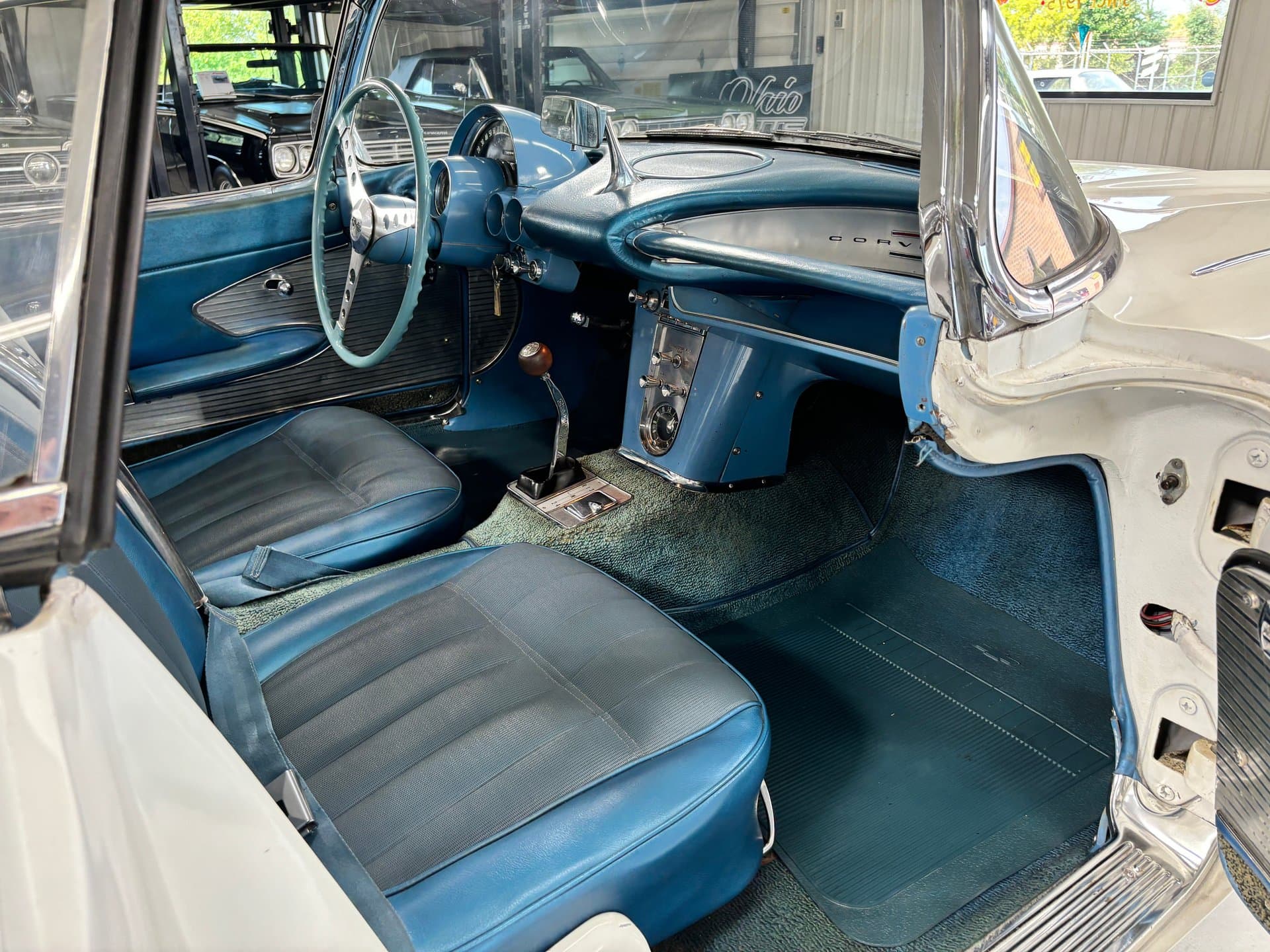1961 Chevrolet Corvette thumbnail 25