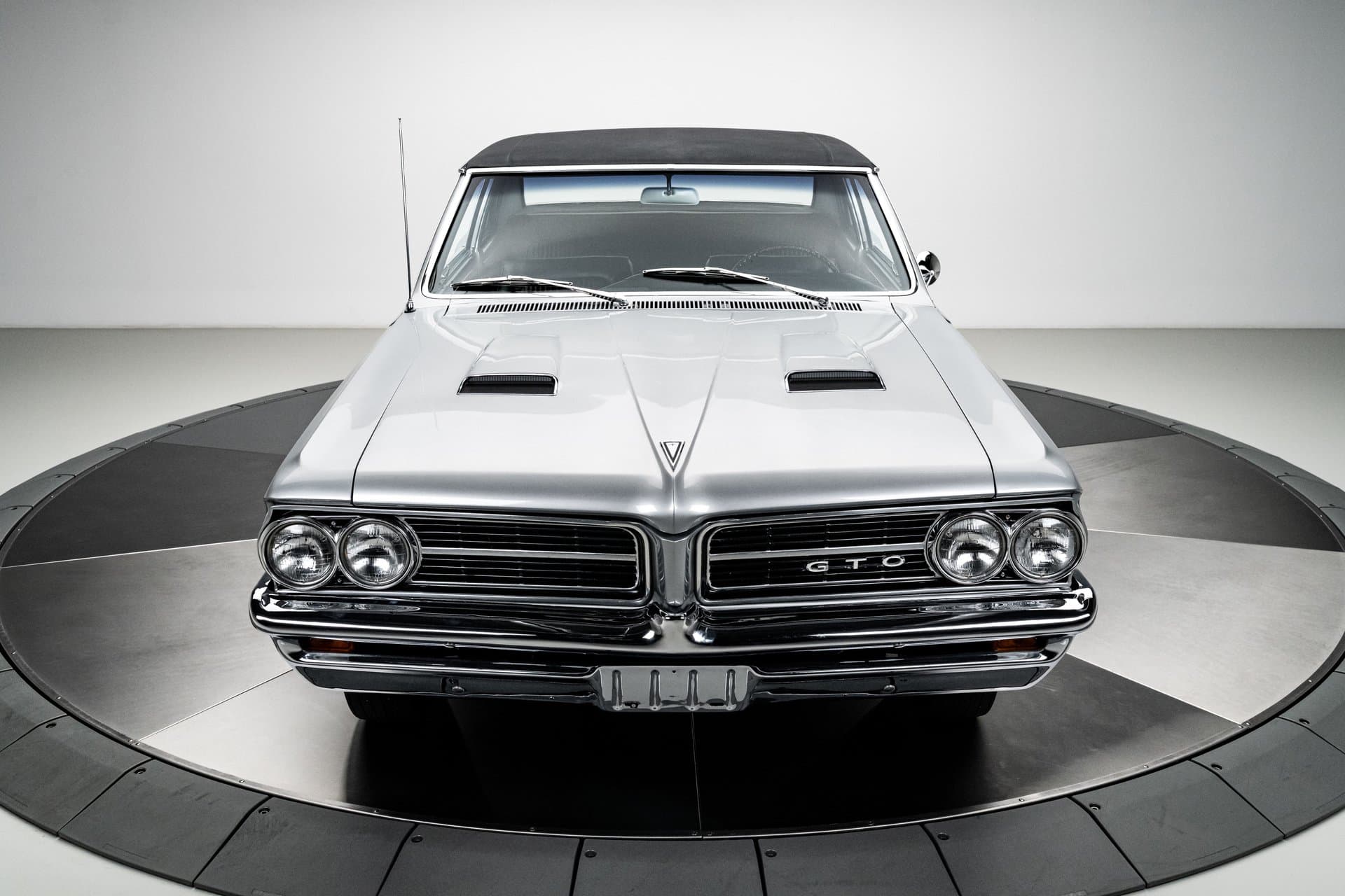 1964 Pontiac GTO thumbnail 4