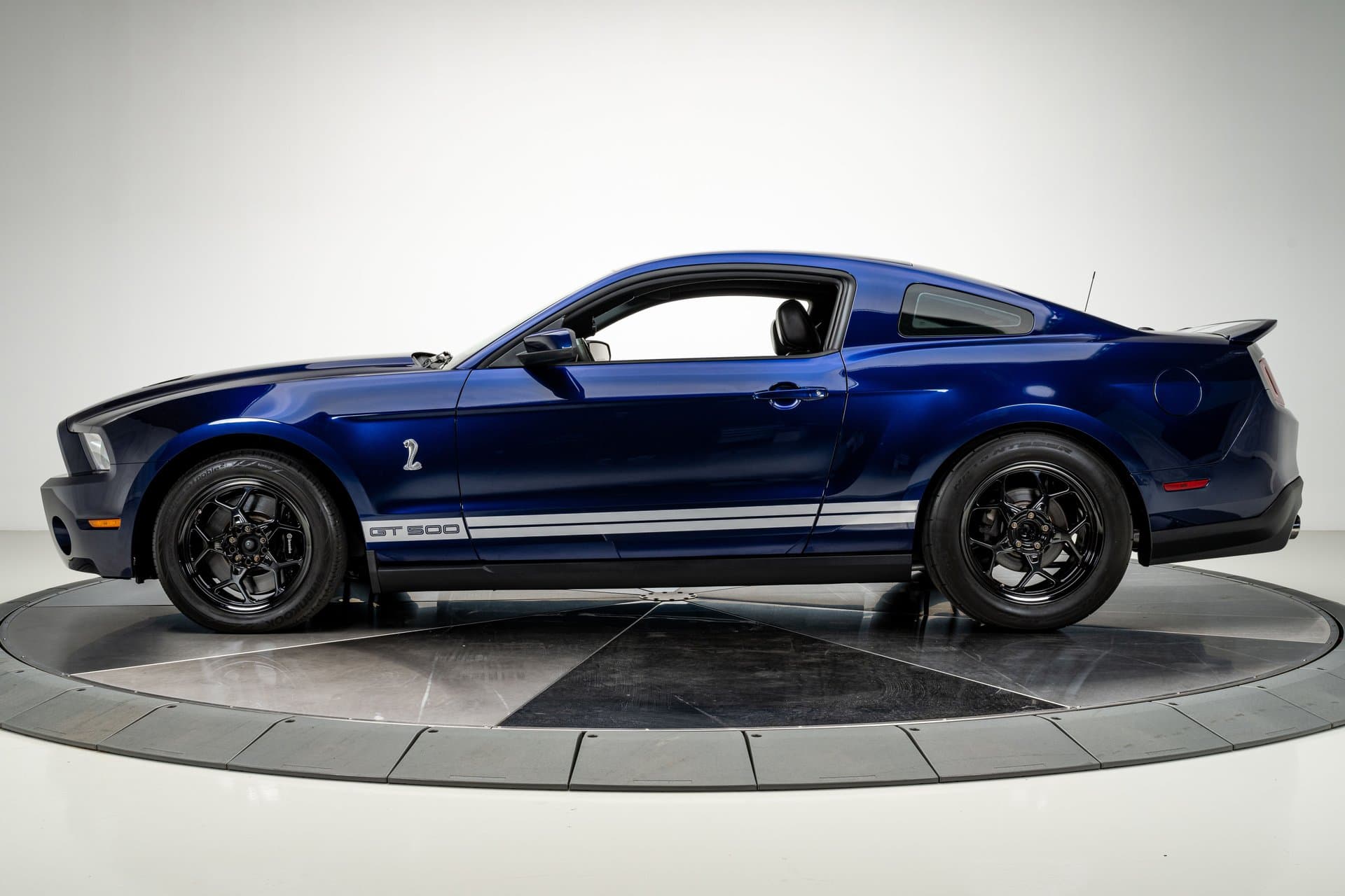 2010 Ford Mustang Shelby GT500 thumbnail 7