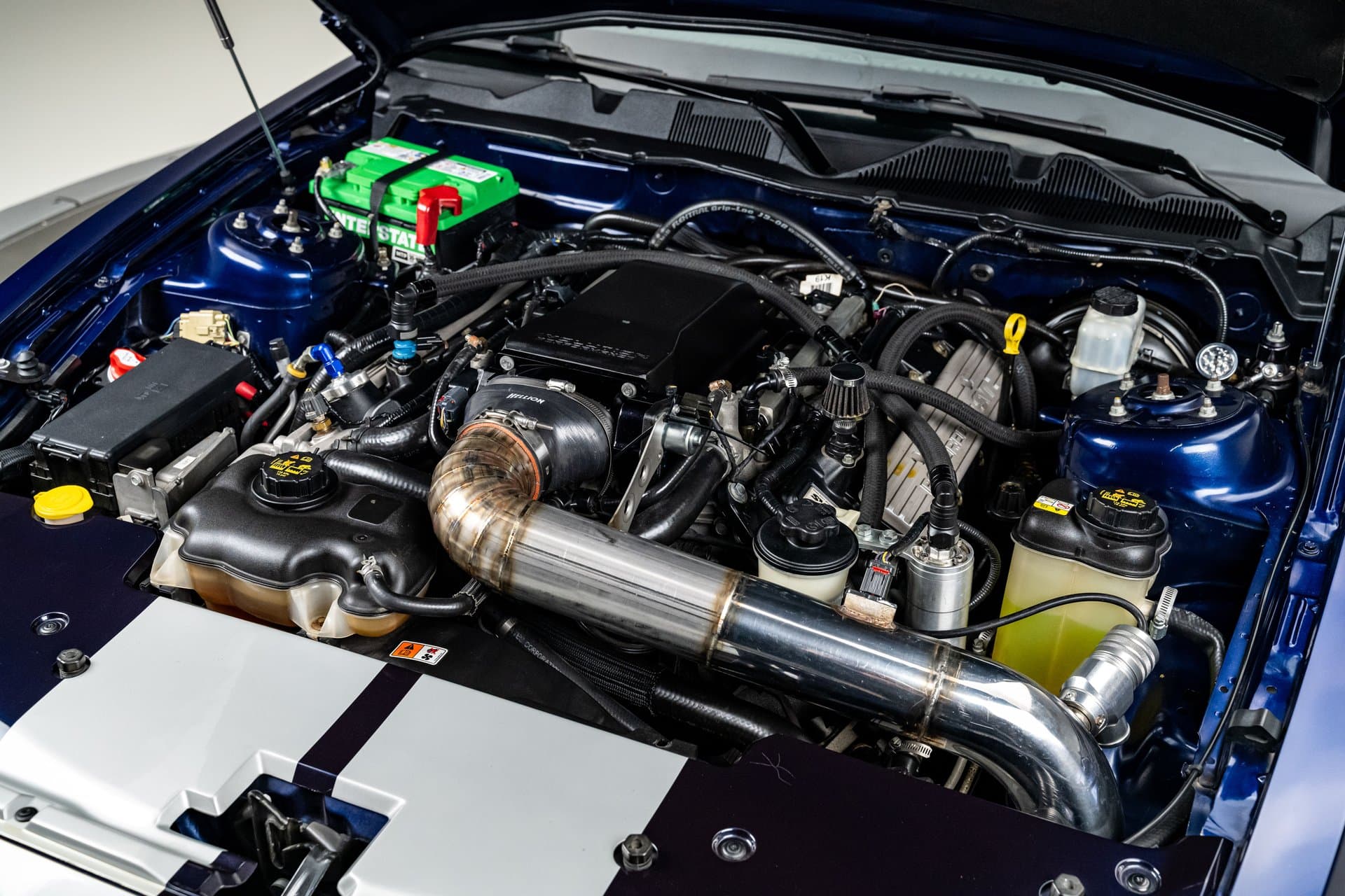 2010 Ford Mustang Shelby GT500 thumbnail 3