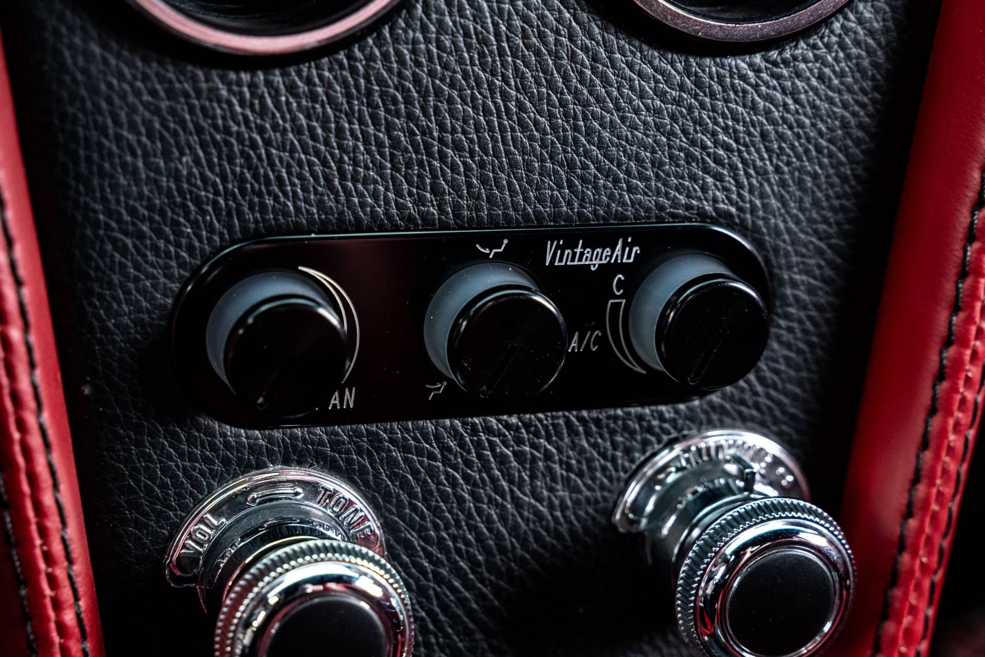 1965 Chevrolet Corvette thumbnail 18